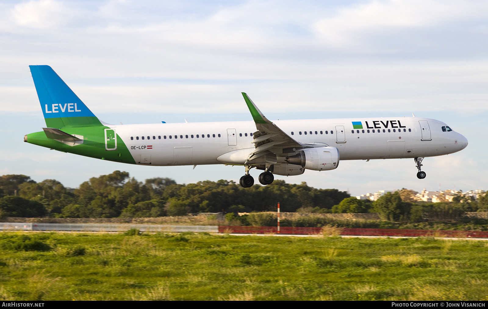 Aircraft Photo of OE-LCP | Airbus A321-211 | Level | AirHistory.net #810265