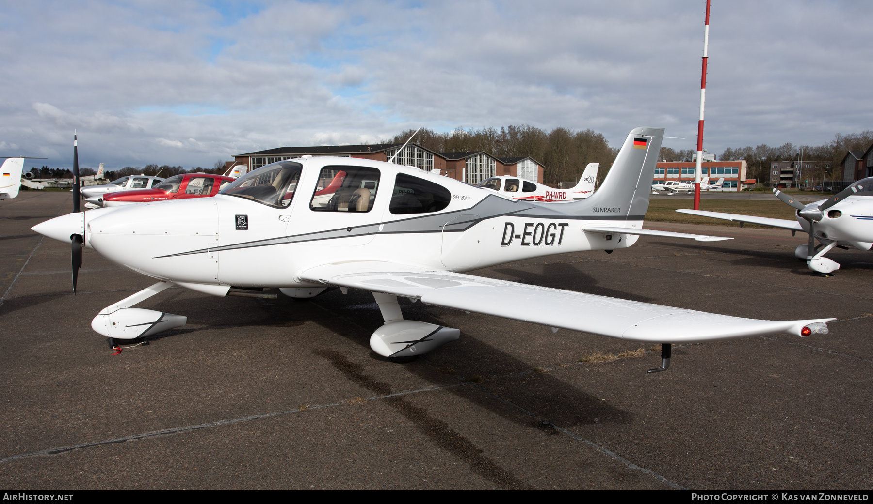Aircraft Photo of D-EOGT | Cirrus SR-20 G2 | AirHistory.net #810342