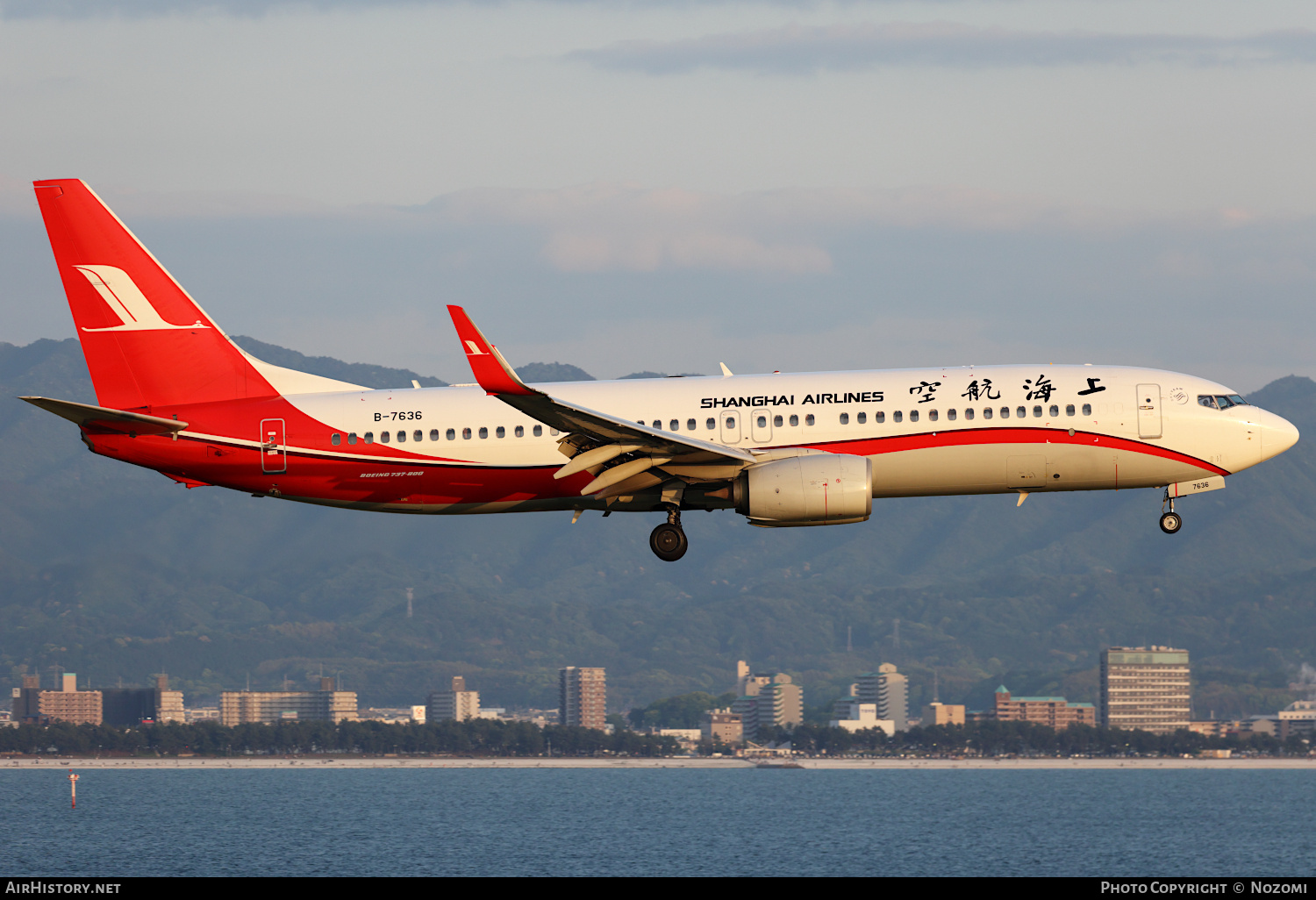 Aircraft Photo of B-7636 | Boeing 737-89P | Shanghai Airlines | AirHistory.net #810588