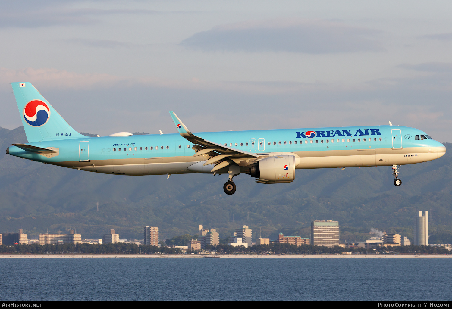 Aircraft Photo of HL8558 | Airbus A321-272NX | Korean Air | AirHistory.net #810590
