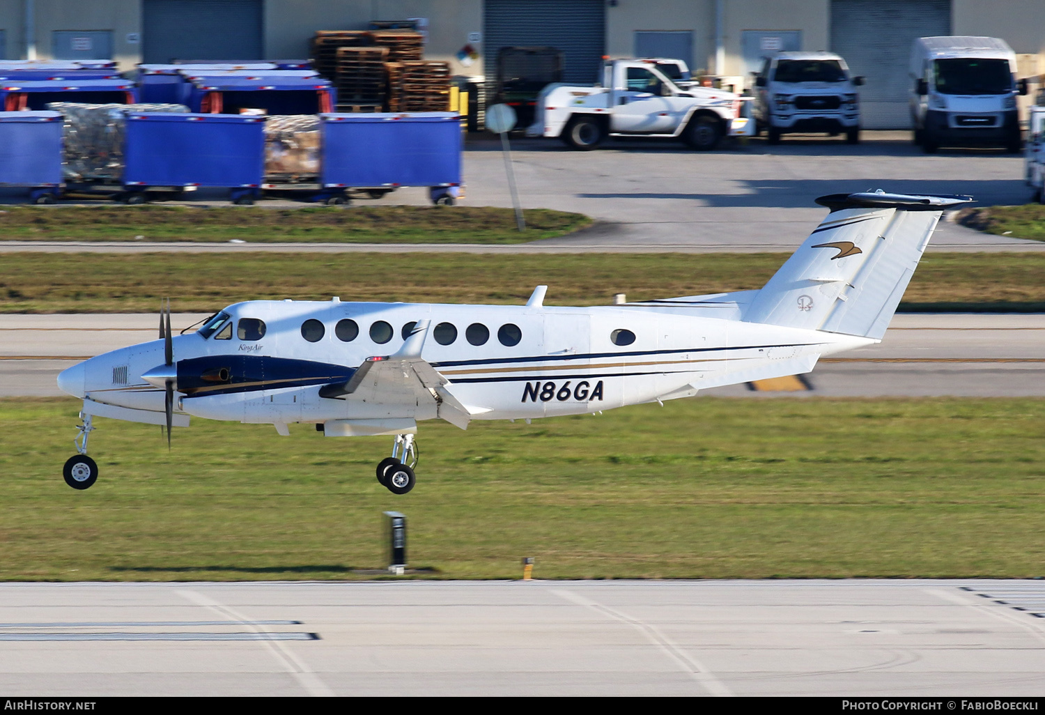 Aircraft Photo of N86GA | Beechcraft 350i King Air (B300) | AirHistory.net #810808