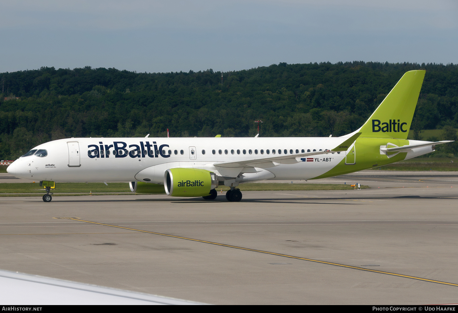 Aircraft Photo of YL-ABT | Airbus A220-371 (BD-500-1A11) | AirBaltic | AirHistory.net #811080