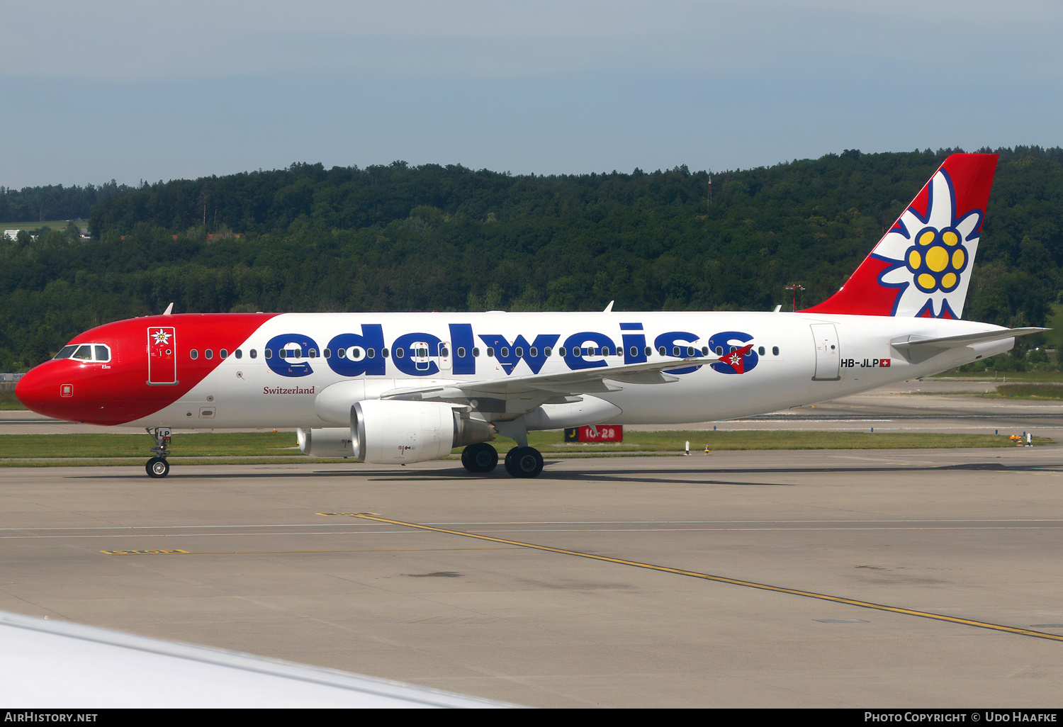Aircraft Photo of HB-JLP | Airbus A320-214 | Edelweiss Air | AirHistory.net #811081