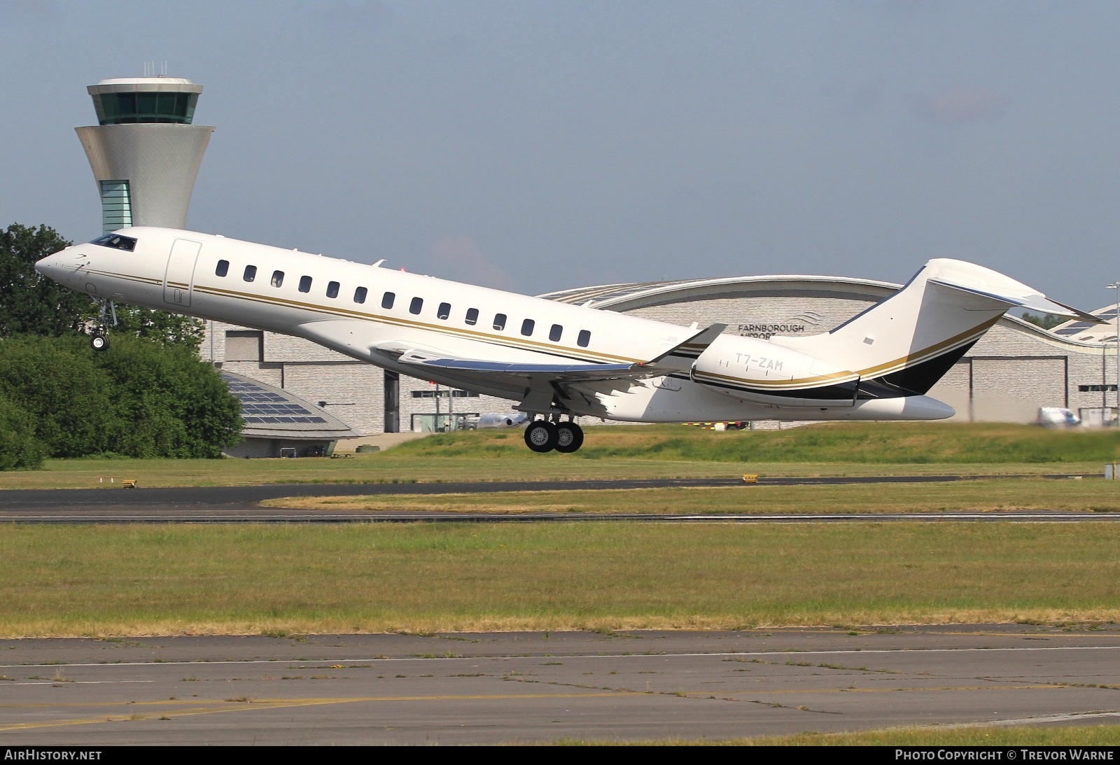 Aircraft Photo of T7-ZAM | Bombardier Global 7500 (BD-700-1A10) | AirHistory.net #811101