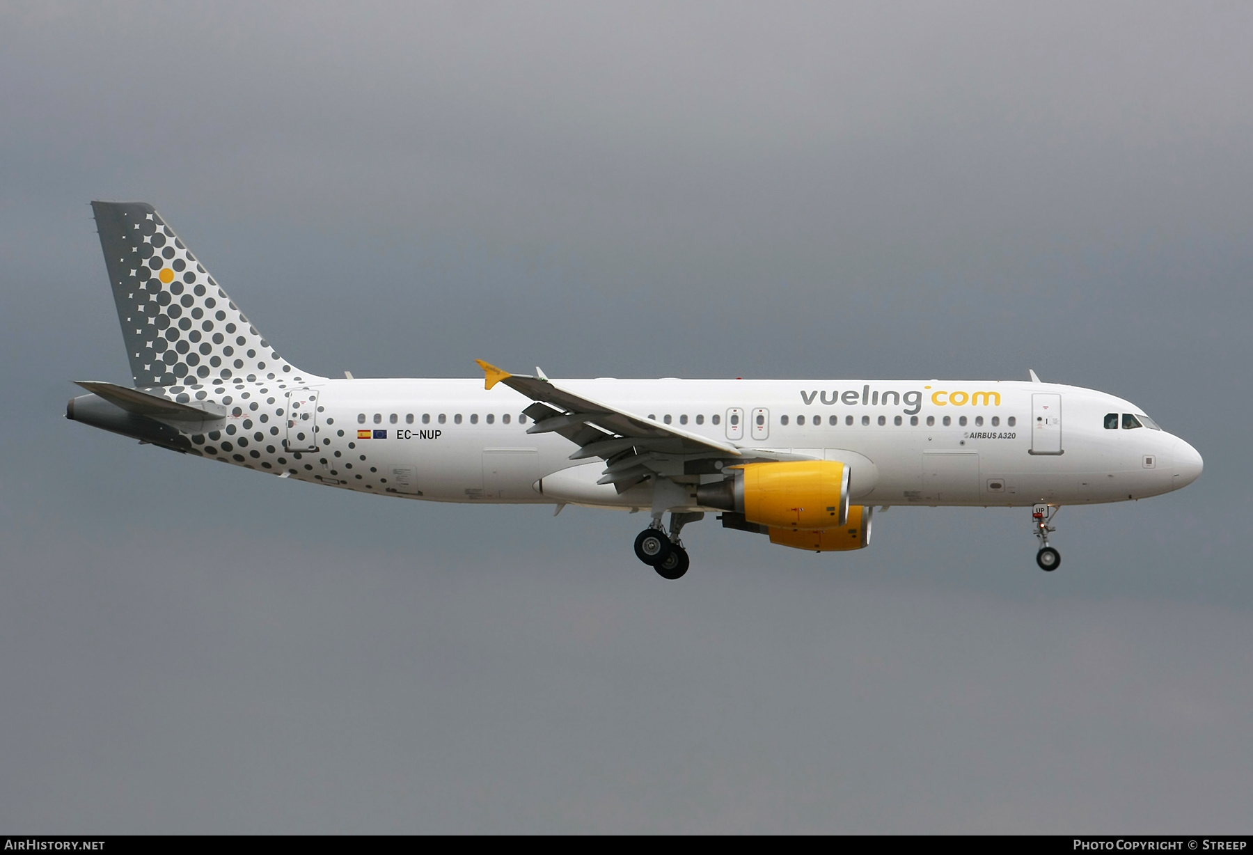 Aircraft Photo of EC-NUP | Airbus A320-214 | Vueling Airlines | AirHistory.net #811214