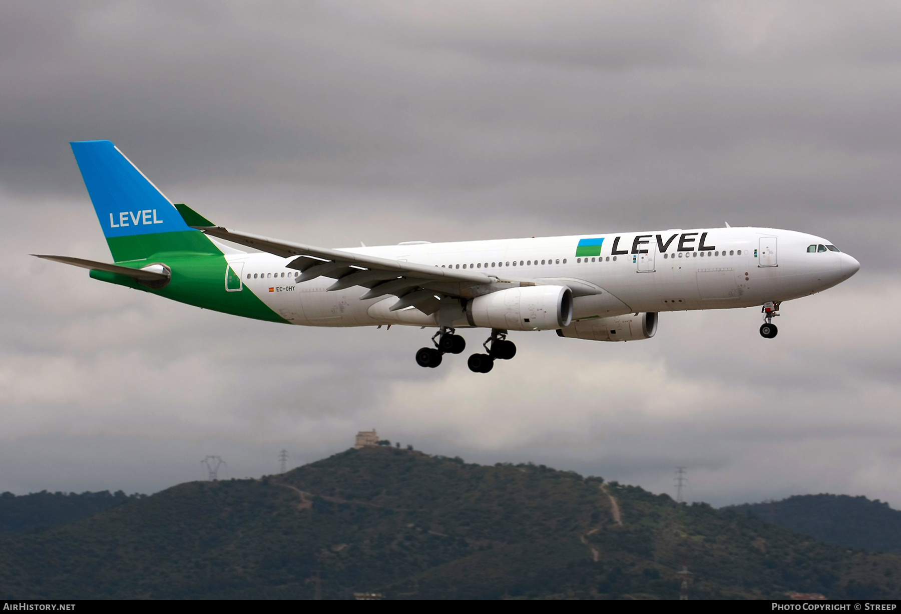Aircraft Photo of EC-OHY | Airbus A330-243 | Level | AirHistory.net #811256