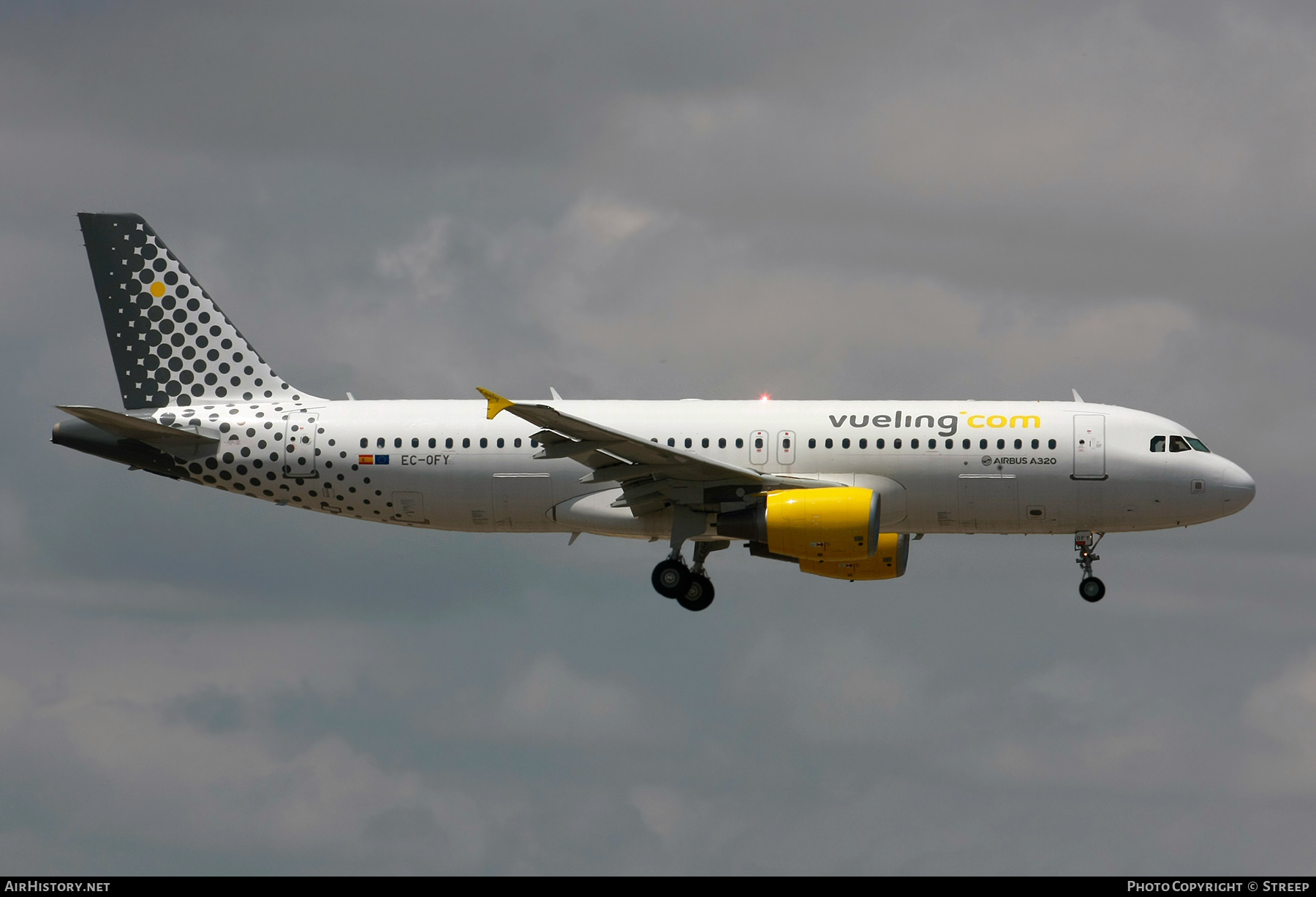 Aircraft Photo of EC-OFY | Airbus A320-214 | Vueling Airlines | AirHistory.net #811258