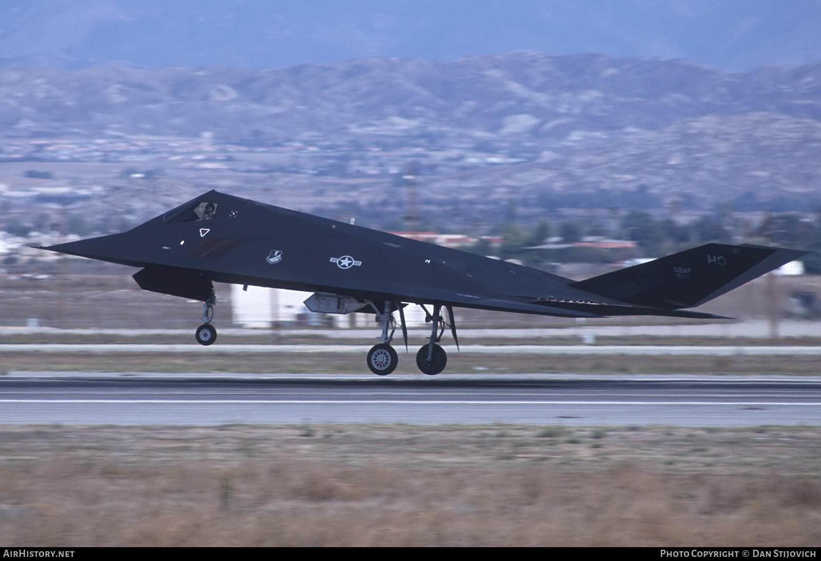 Aircraft Photo of 84-0825 / AF84-825 | Lockheed F-117A Nighthawk | USA - Air Force | AirHistory.net #811649