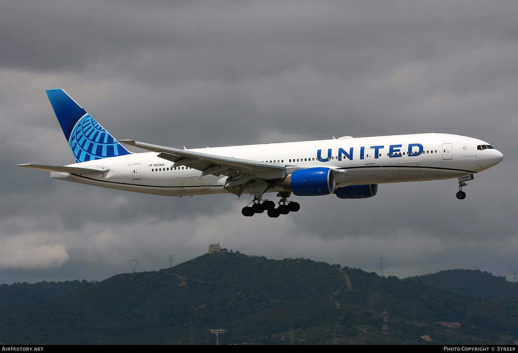 Aircraft Photo of N229UA | Boeing 777-222/ER | United Airlines | AirHistory.net #811783