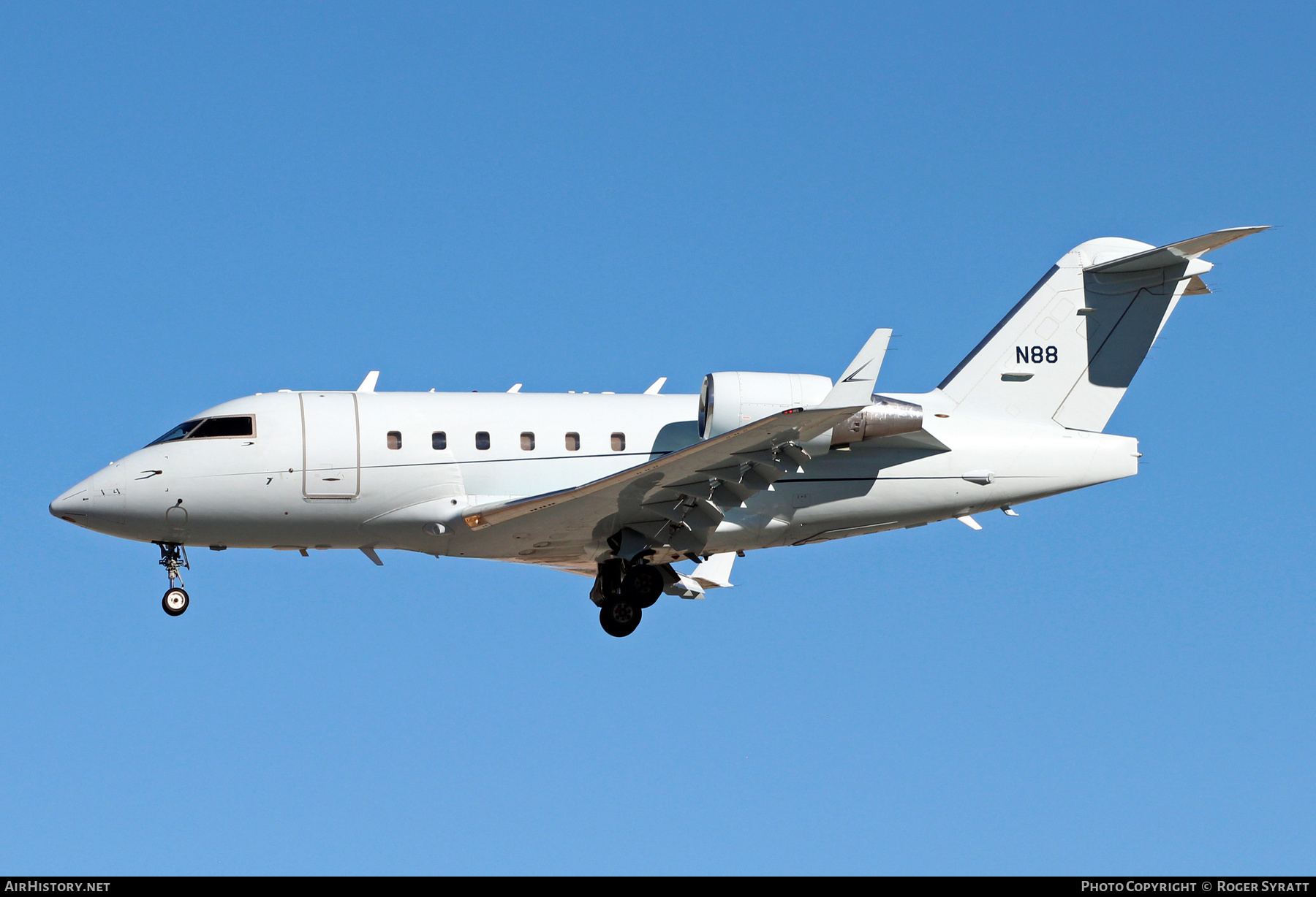 Aircraft Photo of N88 | Bombardier Challenger 604 (CL-600-2B16) | AirHistory.net #811901