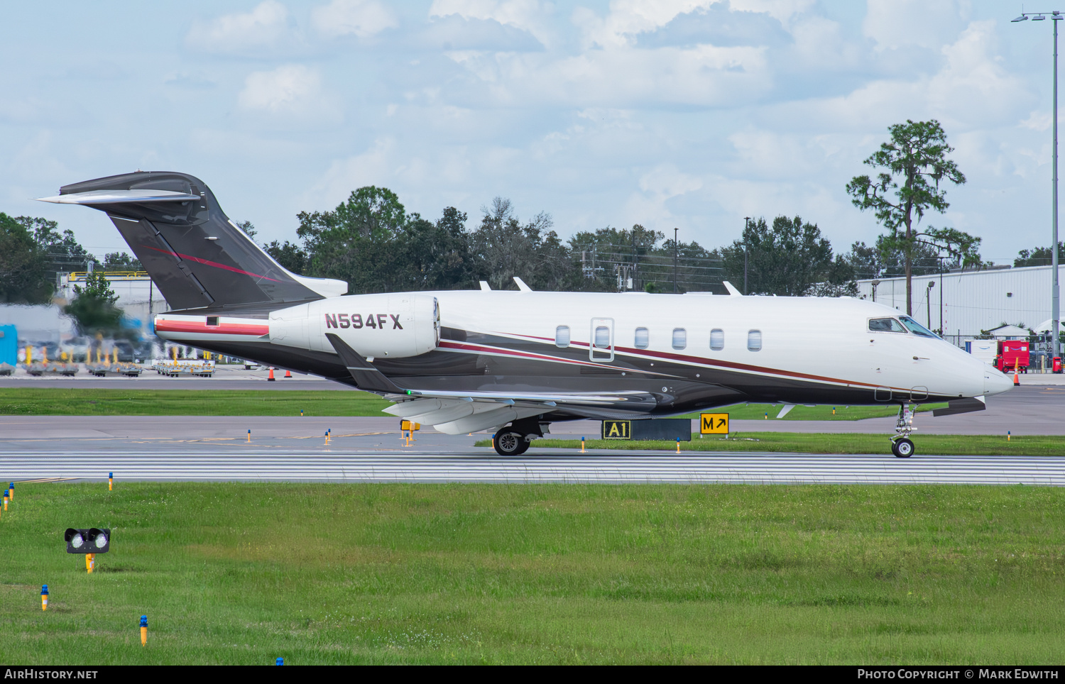 Aircraft Photo of N594FX | Bombardier Challenger 350 (BD-100-1A10) | AirHistory.net #812028
