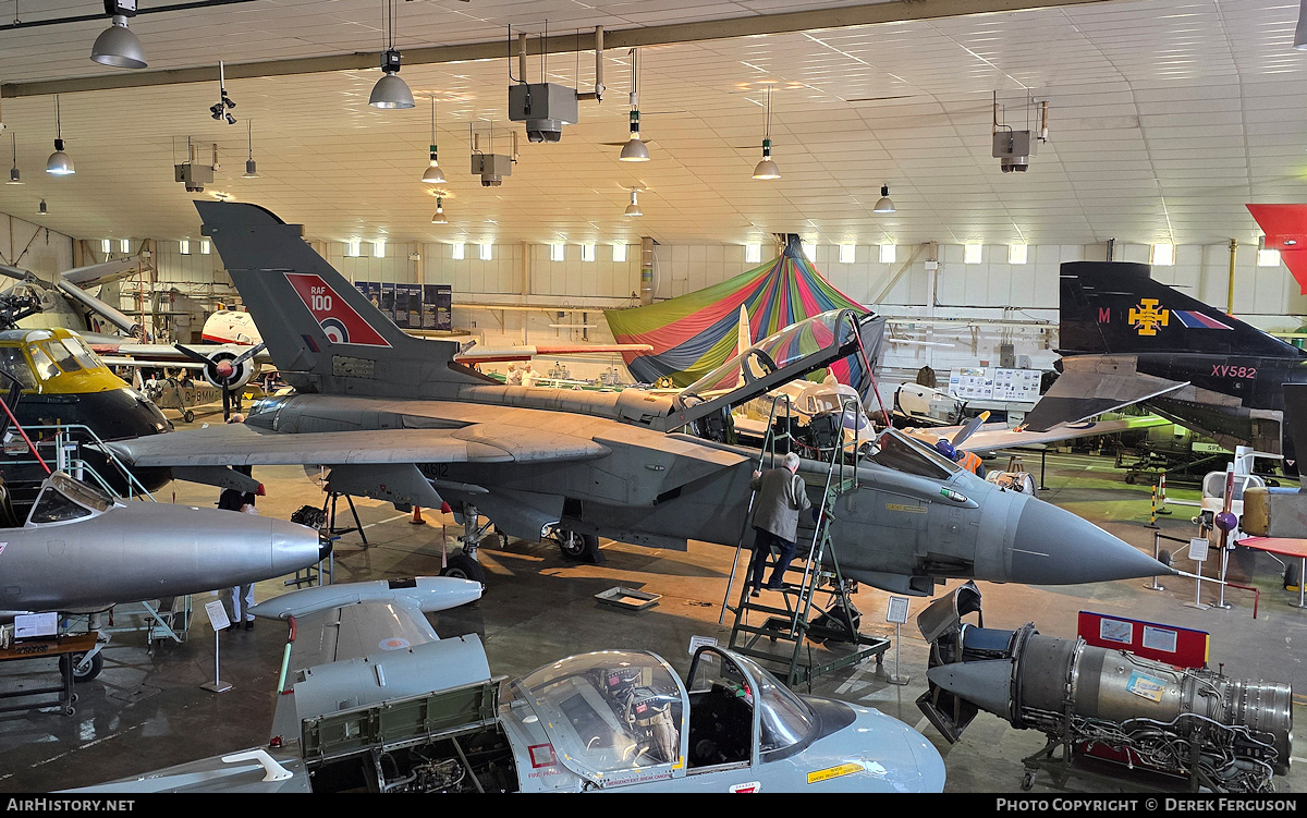 Aircraft Photo of ZA612 | Panavia Tornado GR4 | UK - Air Force | AirHistory.net #812199