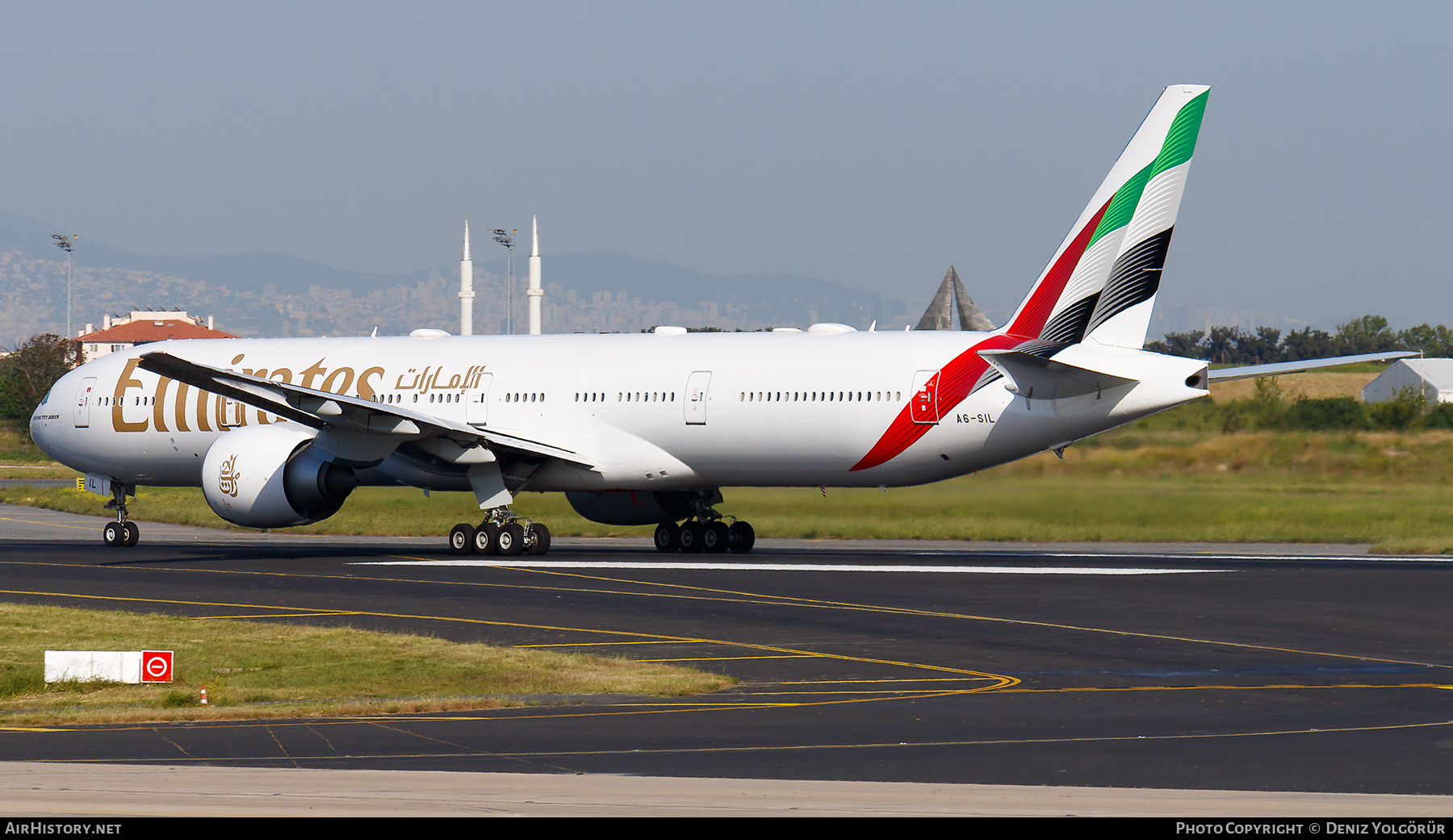 Aircraft Photo of A6-SIL | Boeing 777-35R/ER | Emirates | AirHistory.net #812385