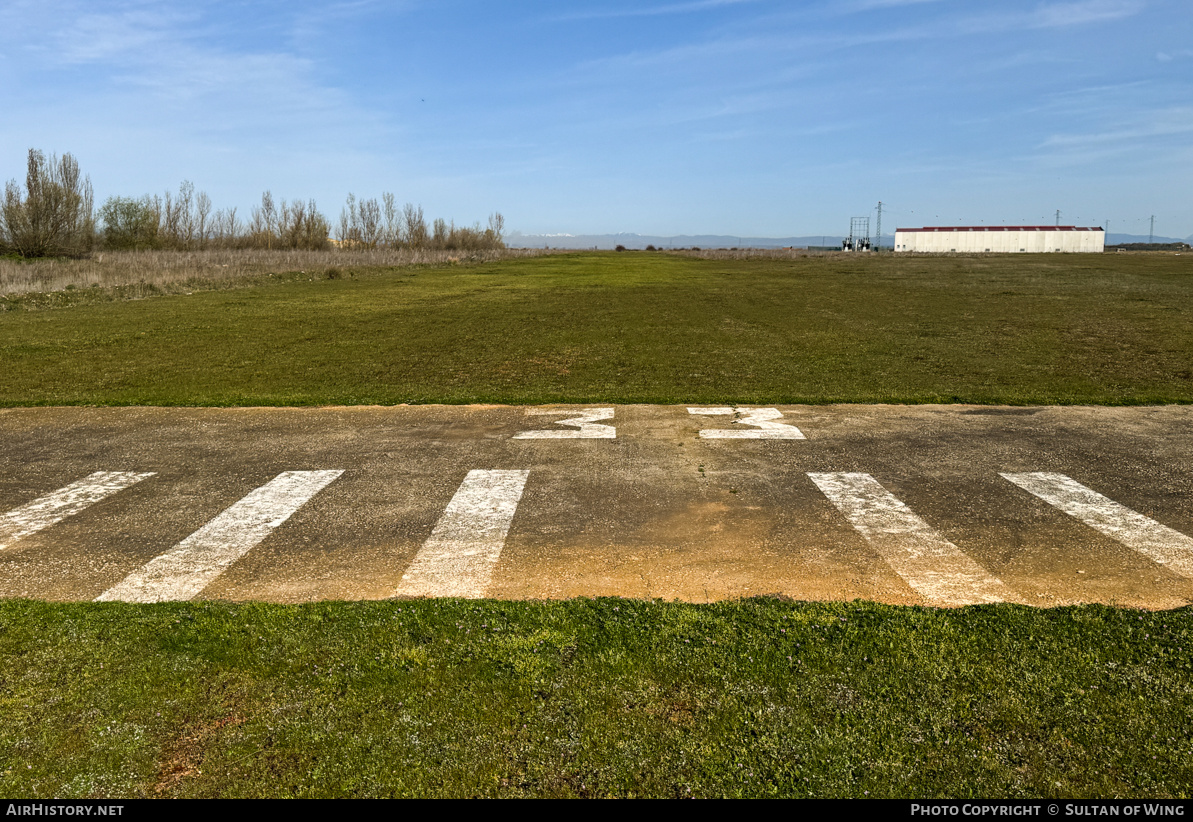 Airport photo of Santa Maria del Páramo (Aeroclub Esparver), (El Busto) in Spain | AirHistory.net #812523