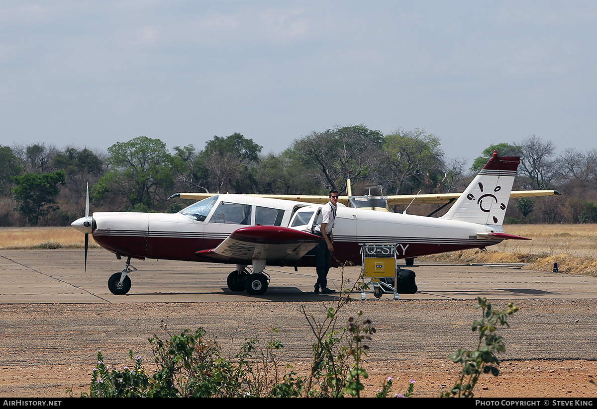 Aircraft Photo of 7Q-SKY | Piper PA-32-250 Cherokee Six | AirHistory.net #812544