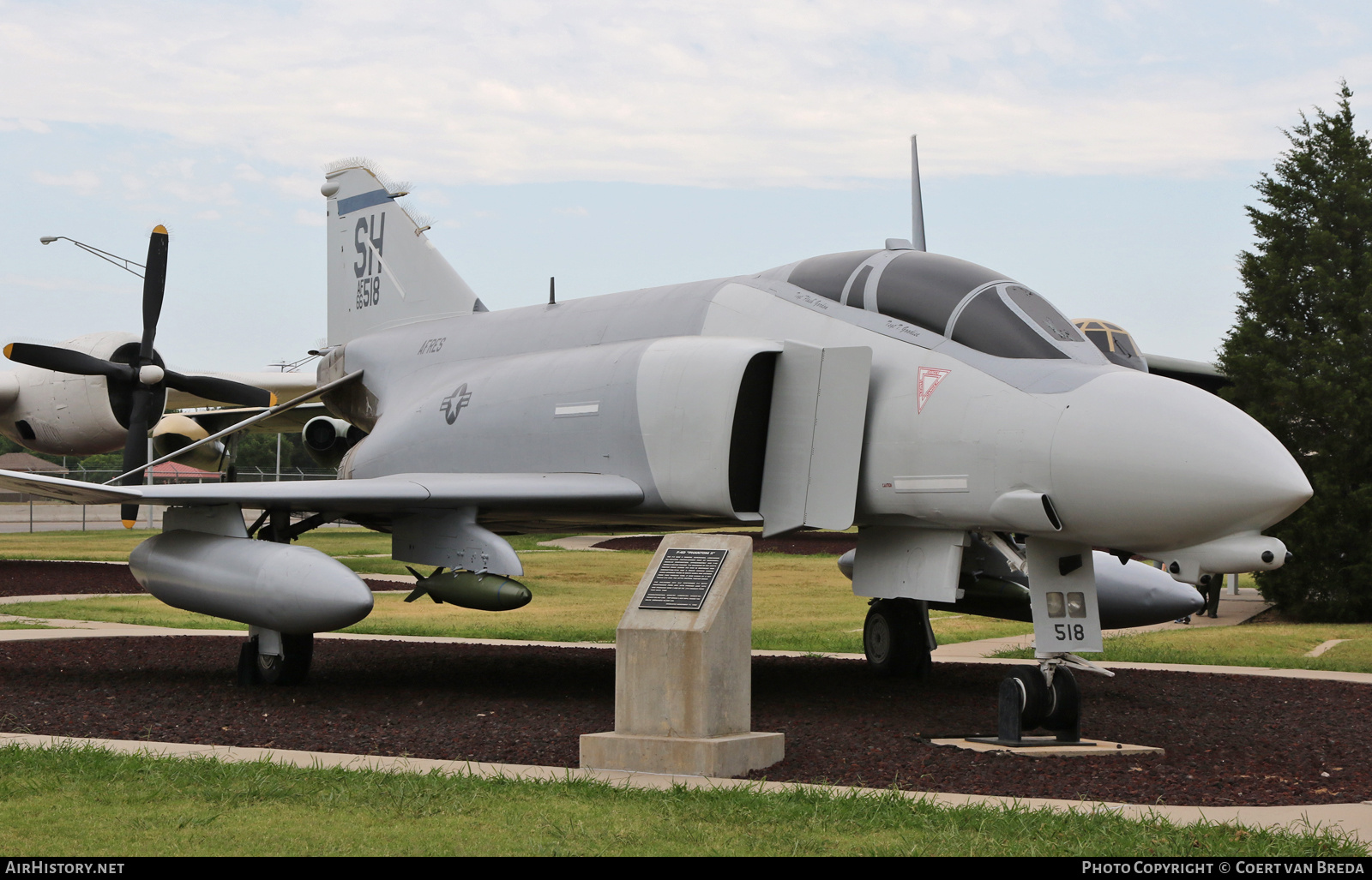 Aircraft Photo of 66-7518 / AF66-518 | McDonnell Douglas GF-4D Phantom II | USA - Air Force | AirHistory.net #812664