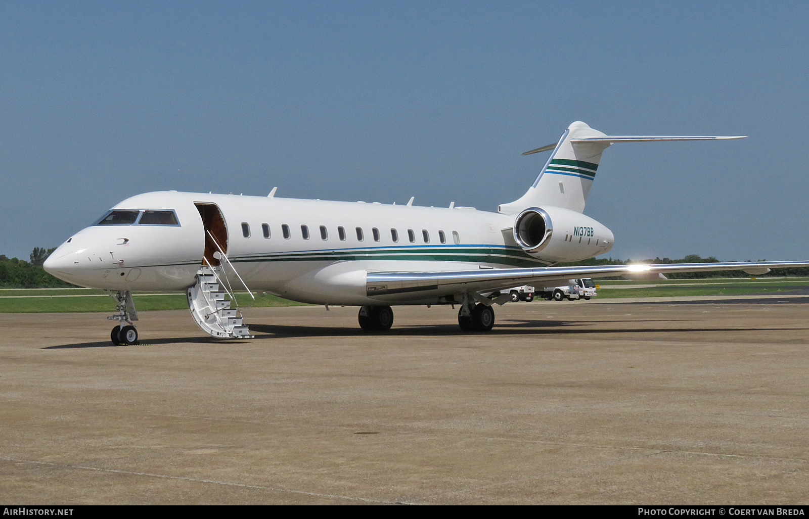Aircraft Photo of N137BB | Bombardier Global 6000 (BD-700-1A10) | AirHistory.net #812669