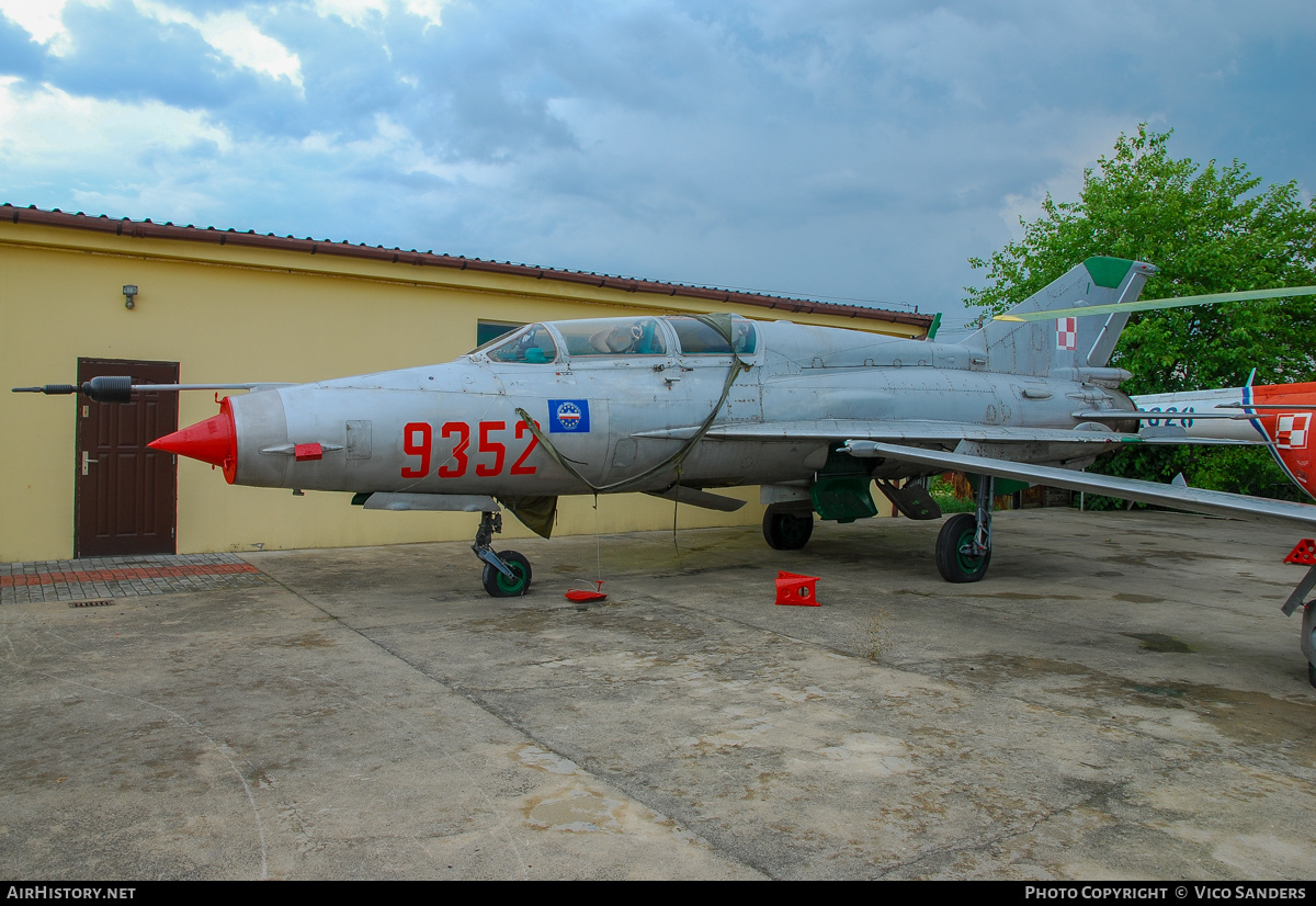 Aircraft Photo of 9352 | Mikoyan-Gurevich MiG-21UM | Poland - Air Force | AirHistory.net #812791