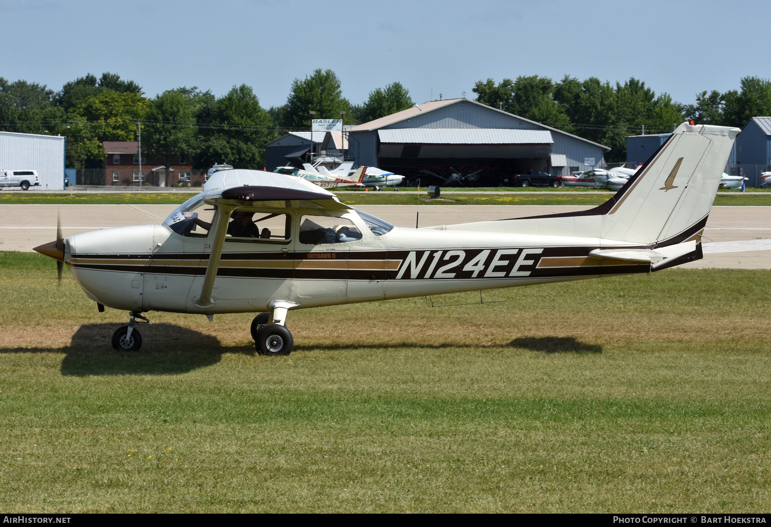 Aircraft Photo of N124EE | Cessna 172N Skyhawk II | AirHistory.net #812991