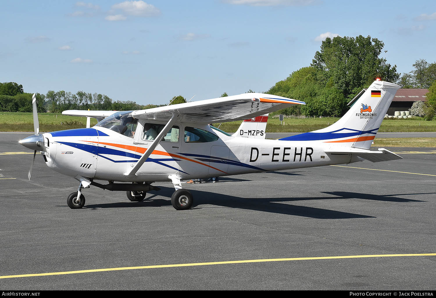 Aircraft Photo of D-EEHR | Cessna 182P Skylane | Flyingbones Skydiving | AirHistory.net #813269
