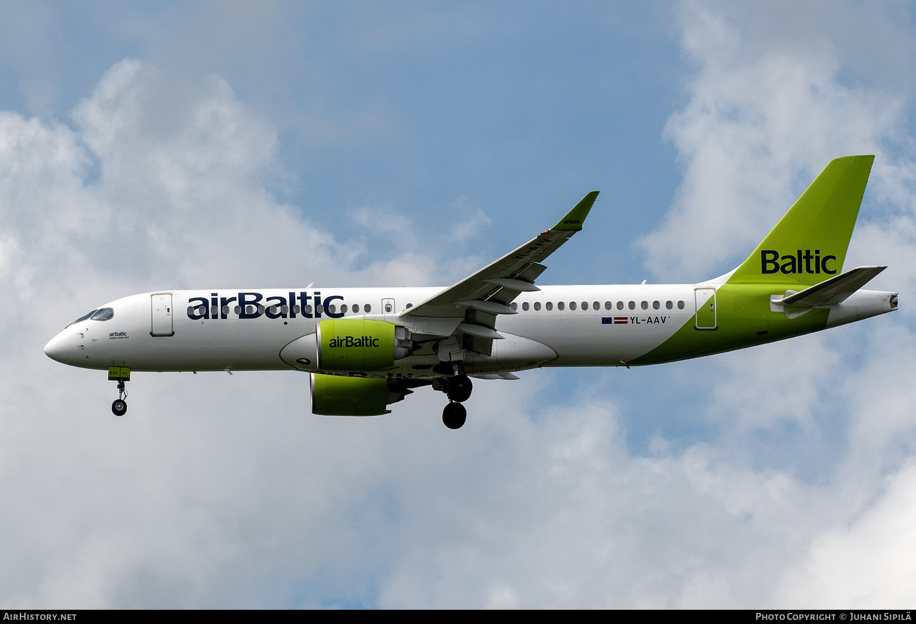 Aircraft Photo of YL-AAV | Airbus A220-371 (BD-500-1A11) | AirBaltic | AirHistory.net #813386
