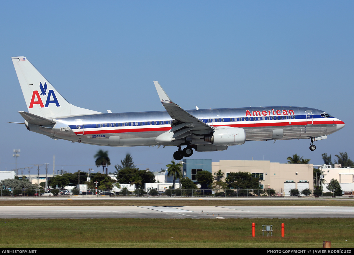 Aircraft Photo of N944AN | Boeing 737-823 | American Airlines | AirHistory.net #813412