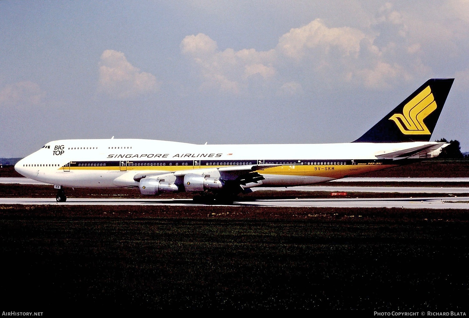 Aircraft Photo of 9V-SKM | Boeing 747-312 | Singapore Airlines | AirHistory.net #813488
