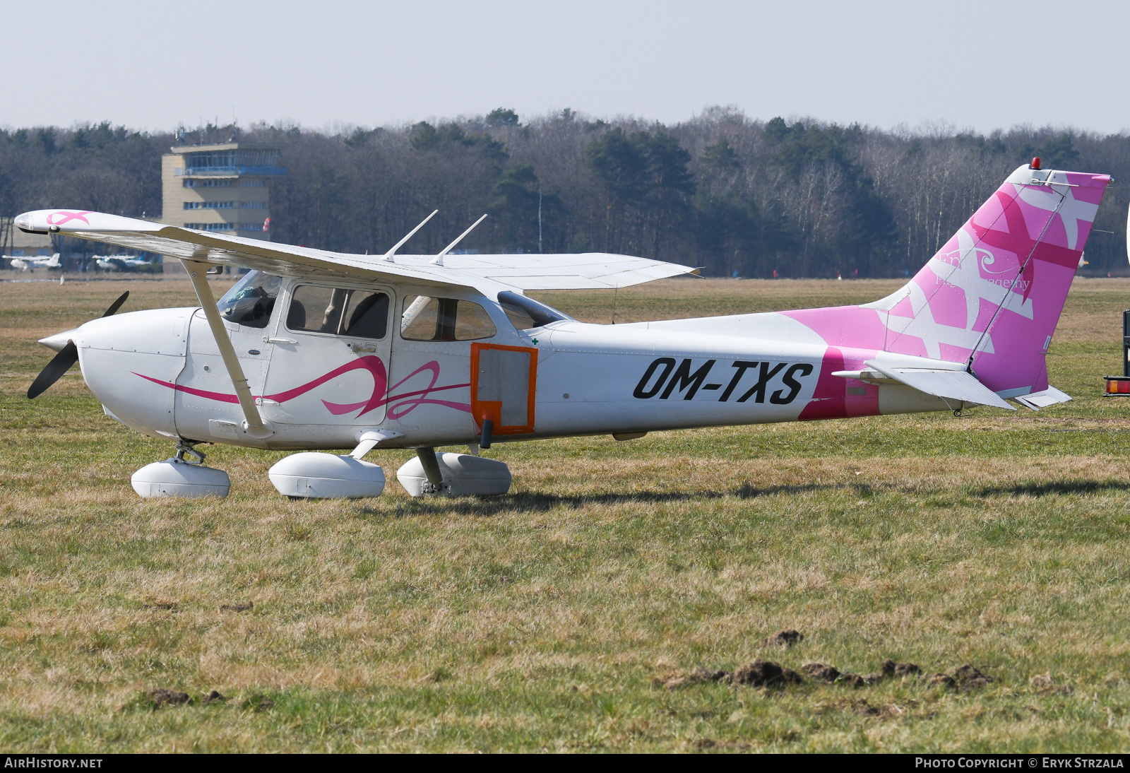 Aircraft Photo of OM-TXS | Cessna 172S Skyhawk SP | Epic Flight Academy | AirHistory.net #813561
