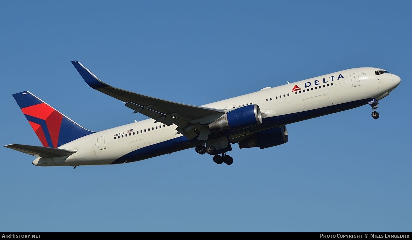 Aircraft Photo of N169DZ | Boeing 767-332/ER | Delta Air Lines | AirHistory.net #813590