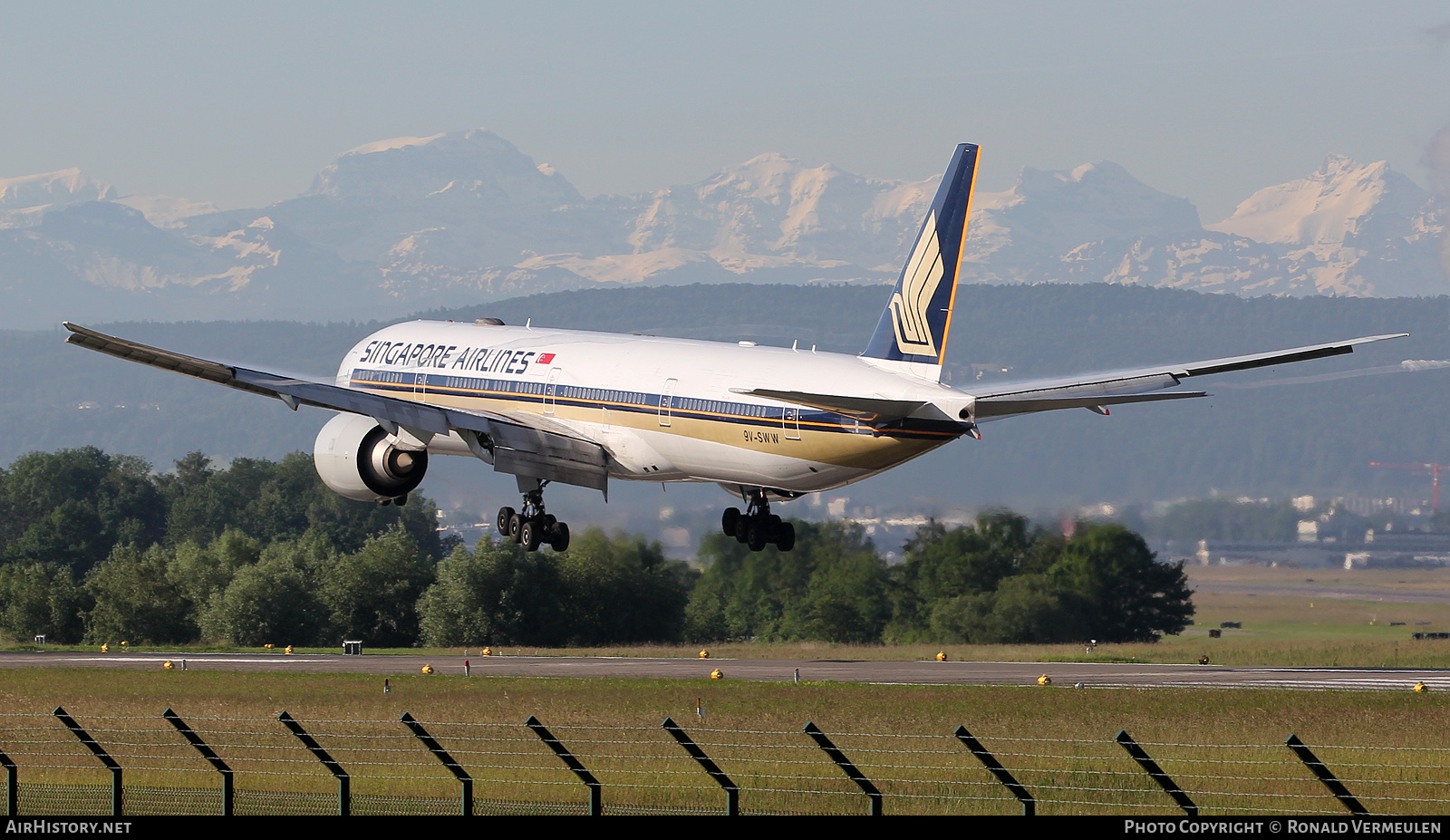 Aircraft Photo of 9V-SWW | Boeing 777-312/ER | Singapore Airlines | AirHistory.net #813601
