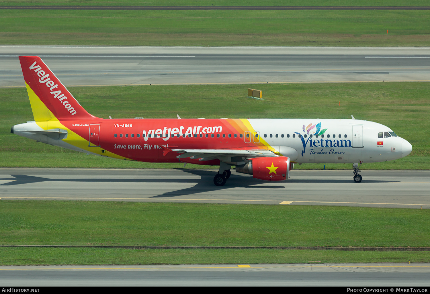 Aircraft Photo of VN-A669 | Airbus A320-214 | VietJet Air | AirHistory.net #813679