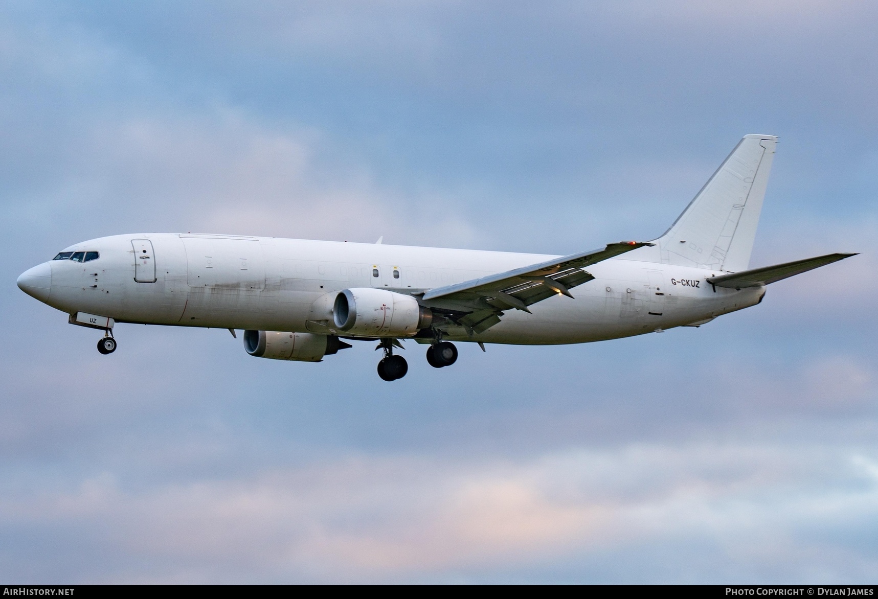Aircraft Photo of G-CKUZ | Boeing 737-46J(SF) | AirHistory.net #813787