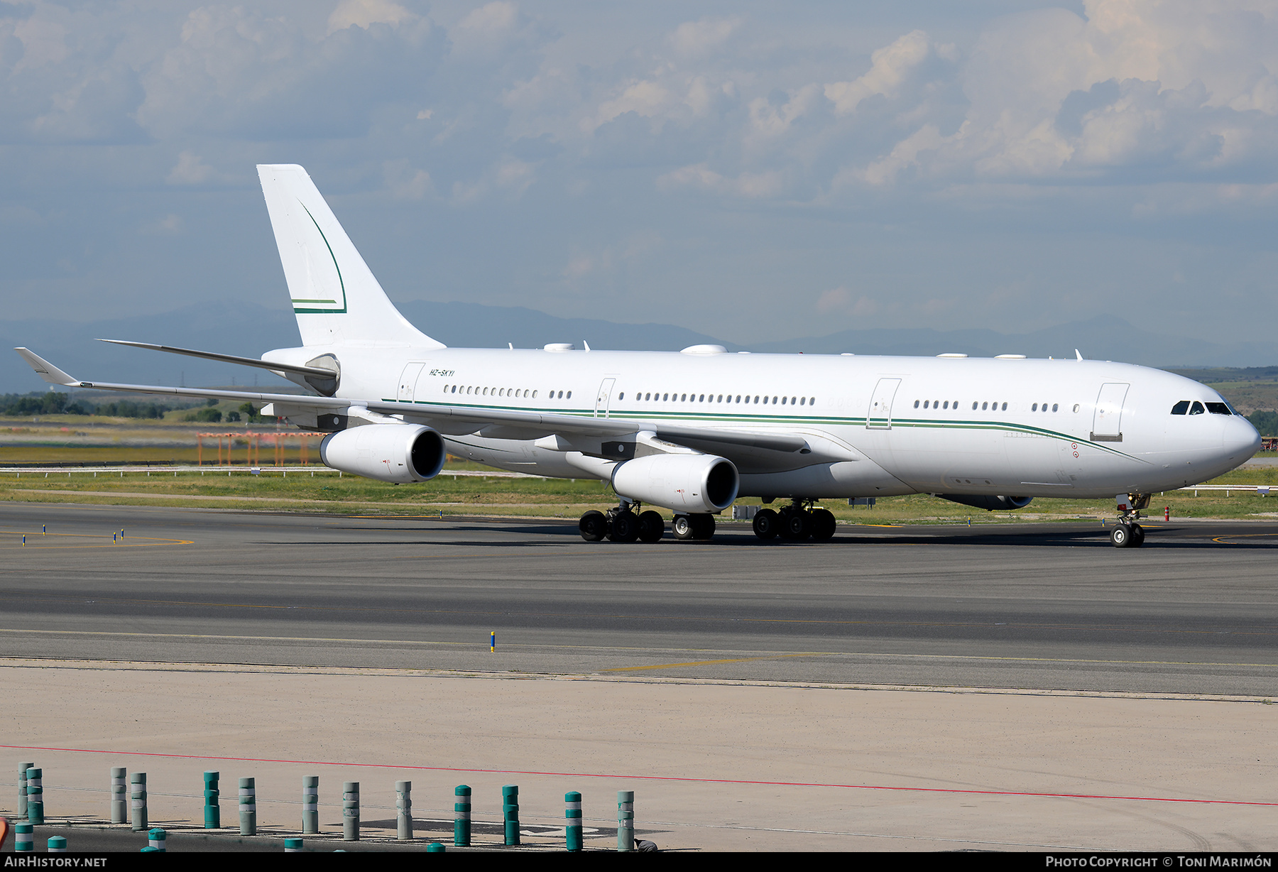 Aircraft Photo of HZ-SKY1 | Airbus A340-212 | AirHistory.net #813878