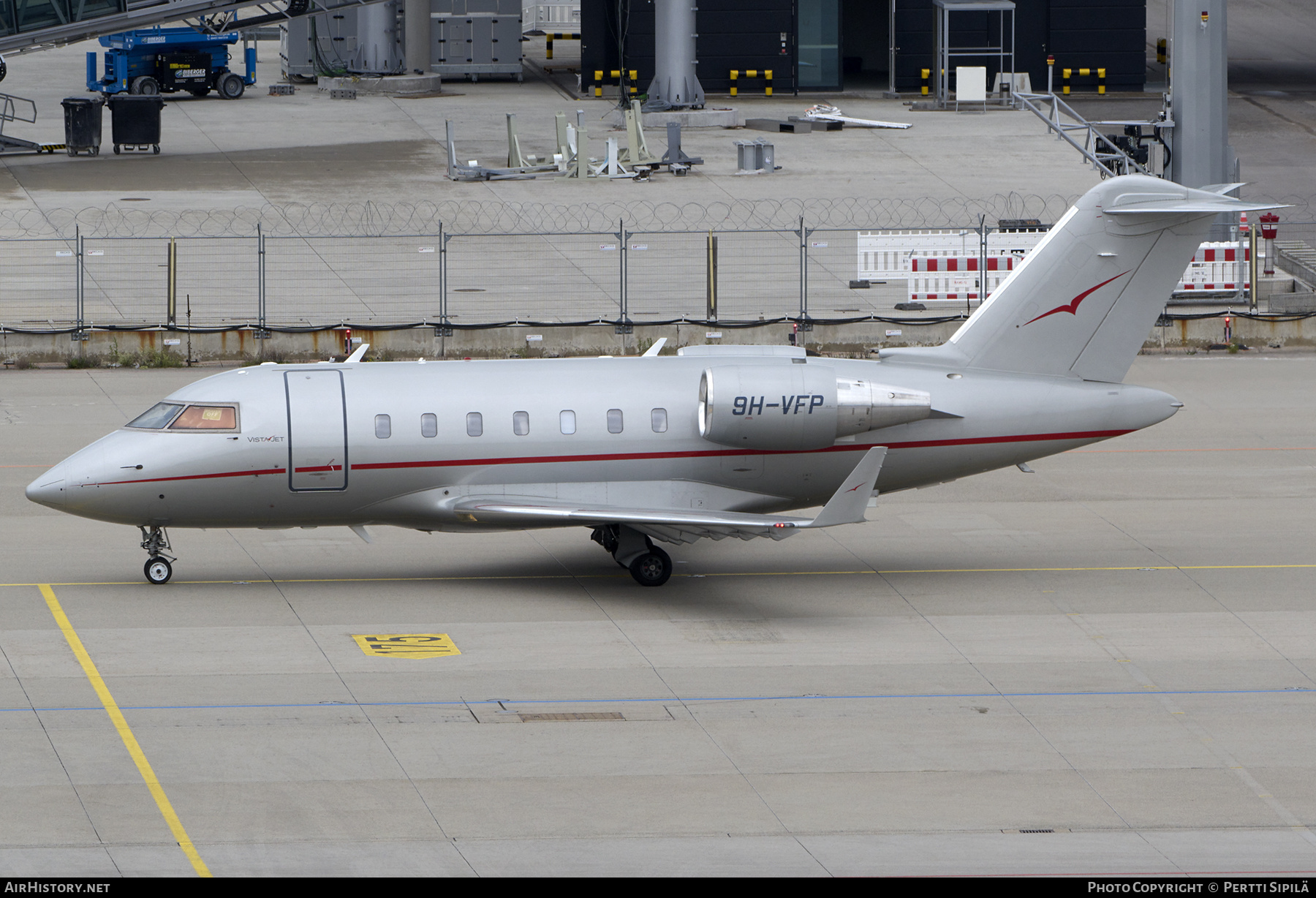 Aircraft Photo of 9H-VFP | Bombardier Challenger 605 (CL-600-2B16) | VistaJet | AirHistory.net #814301