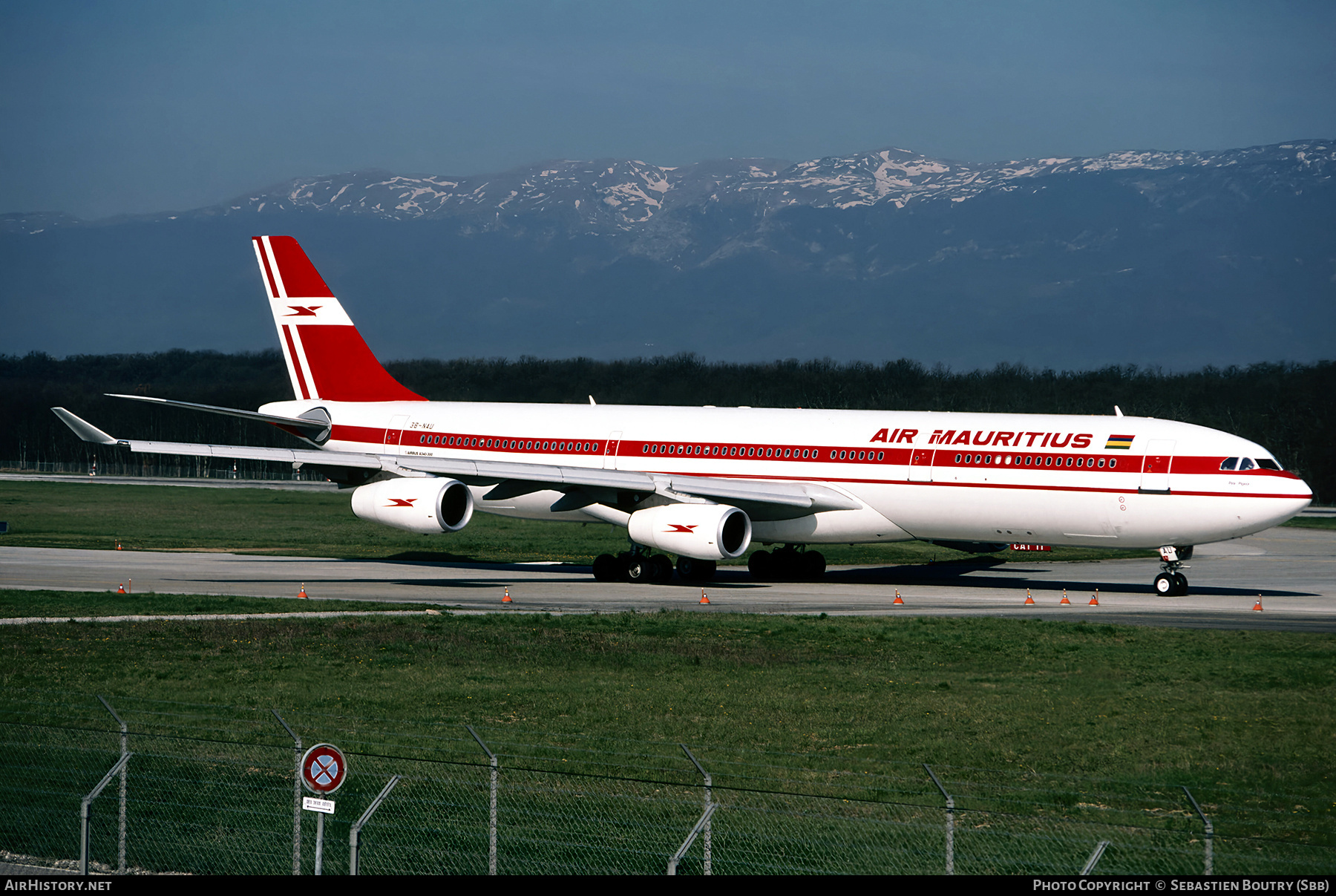 Aircraft Photo of 3B-NAU | Airbus A340-312 | Air Mauritius | AirHistory.net #814347