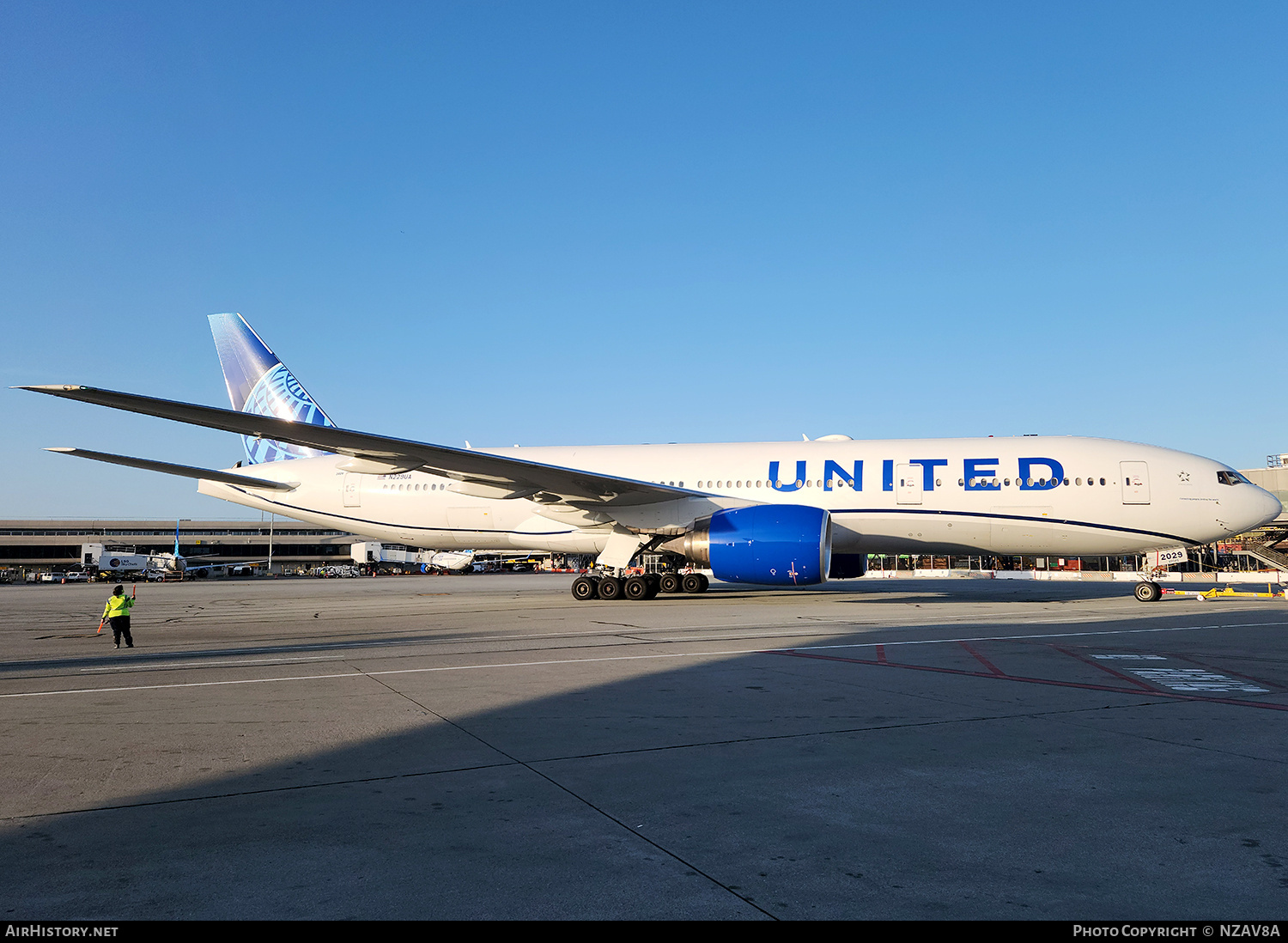 Aircraft Photo of N229UA | Boeing 777-222/ER | United Airlines | AirHistory.net #814524