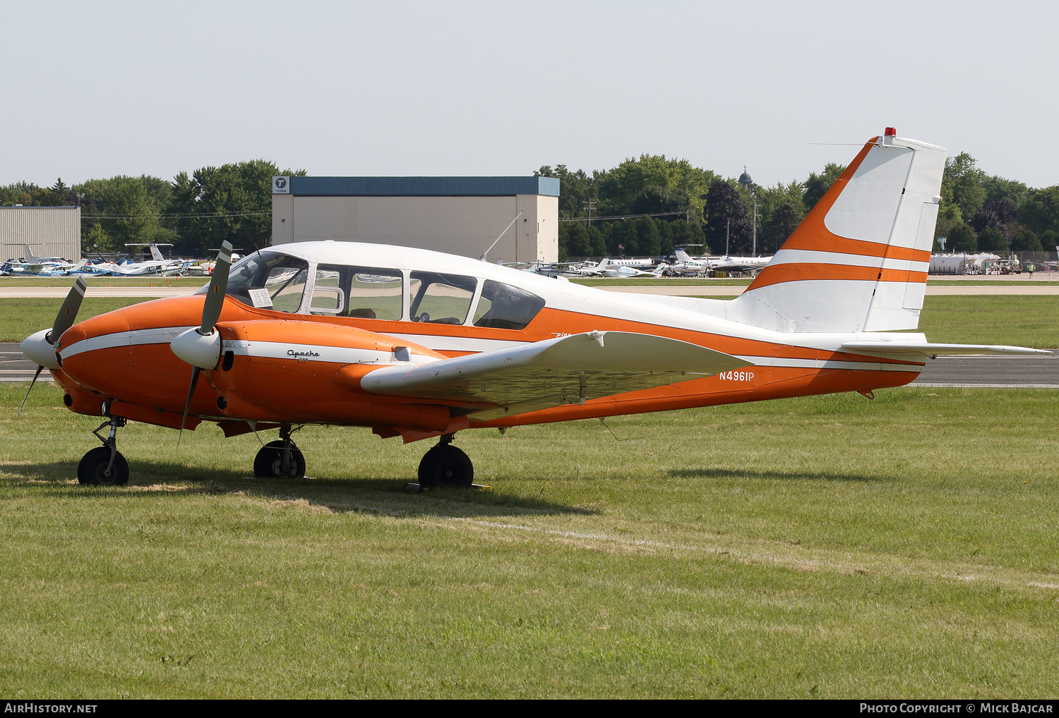 Aircraft Photo of N4961P | Piper PA-23-235 Apache 235 | AirHistory.net #814576