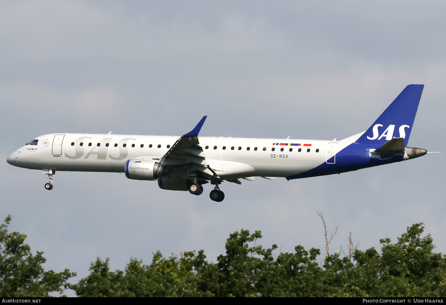 Aircraft Photo of SE-RSV | Embraer 195LR (ERJ-190-200LR) | Scandinavian Airlines - SAS | AirHistory.net #814606