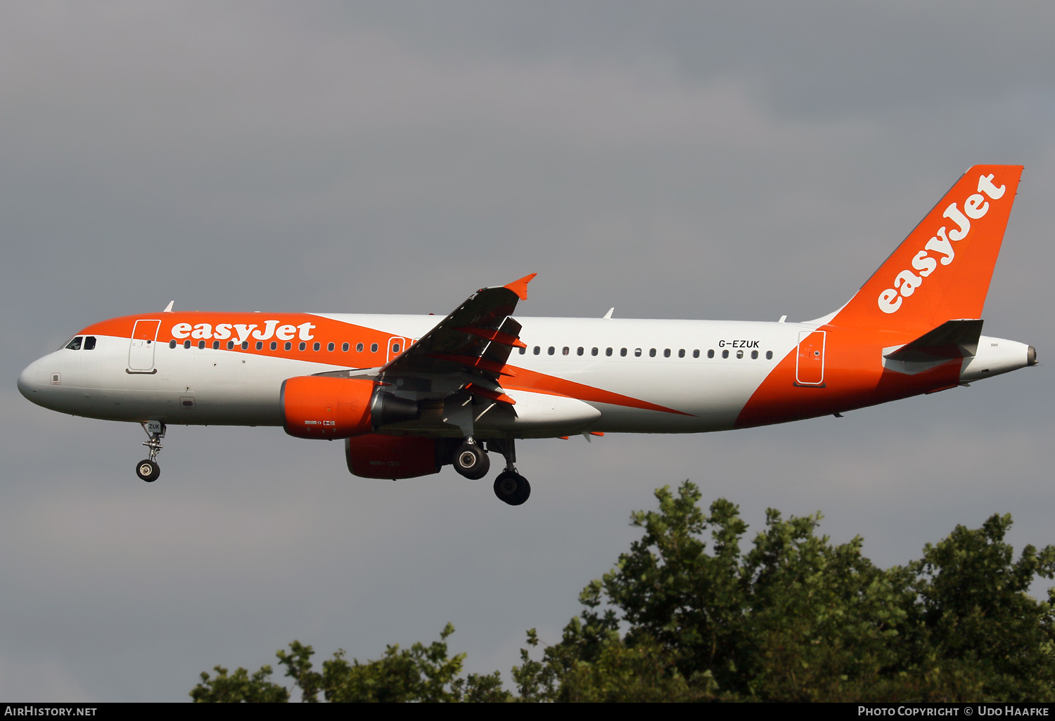 Aircraft Photo of G-EZUK | Airbus A320-214 | EasyJet | AirHistory.net #814668