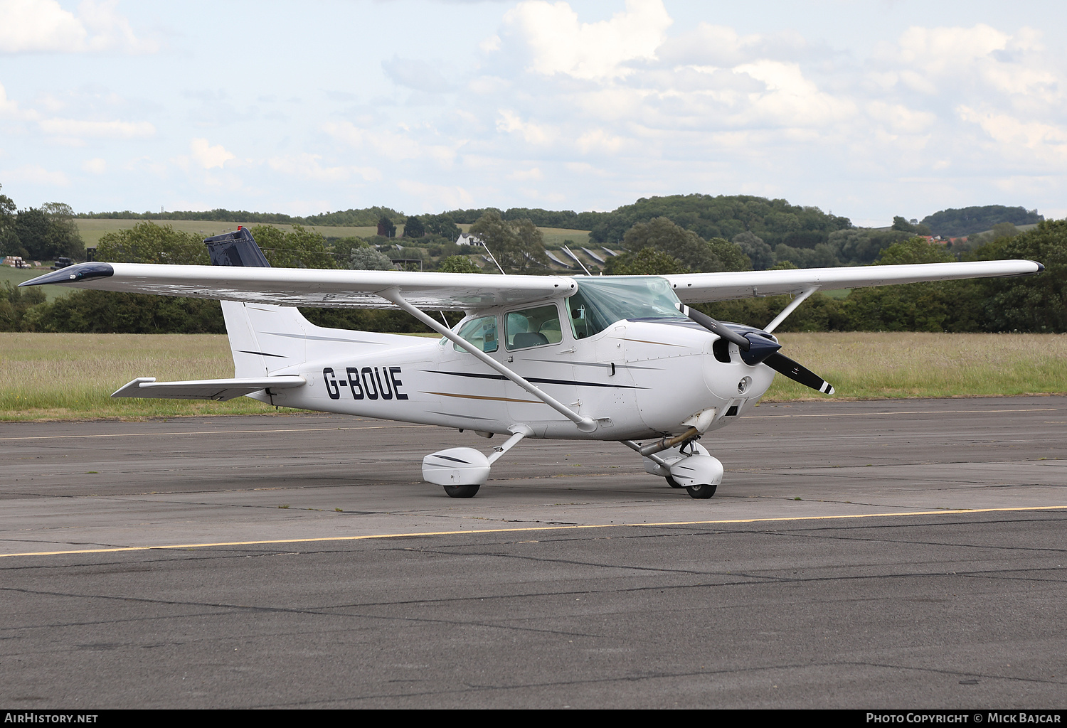 Aircraft Photo of G-BOUE | Cessna 172N Skyhawk 100 | AirHistory.net #814751