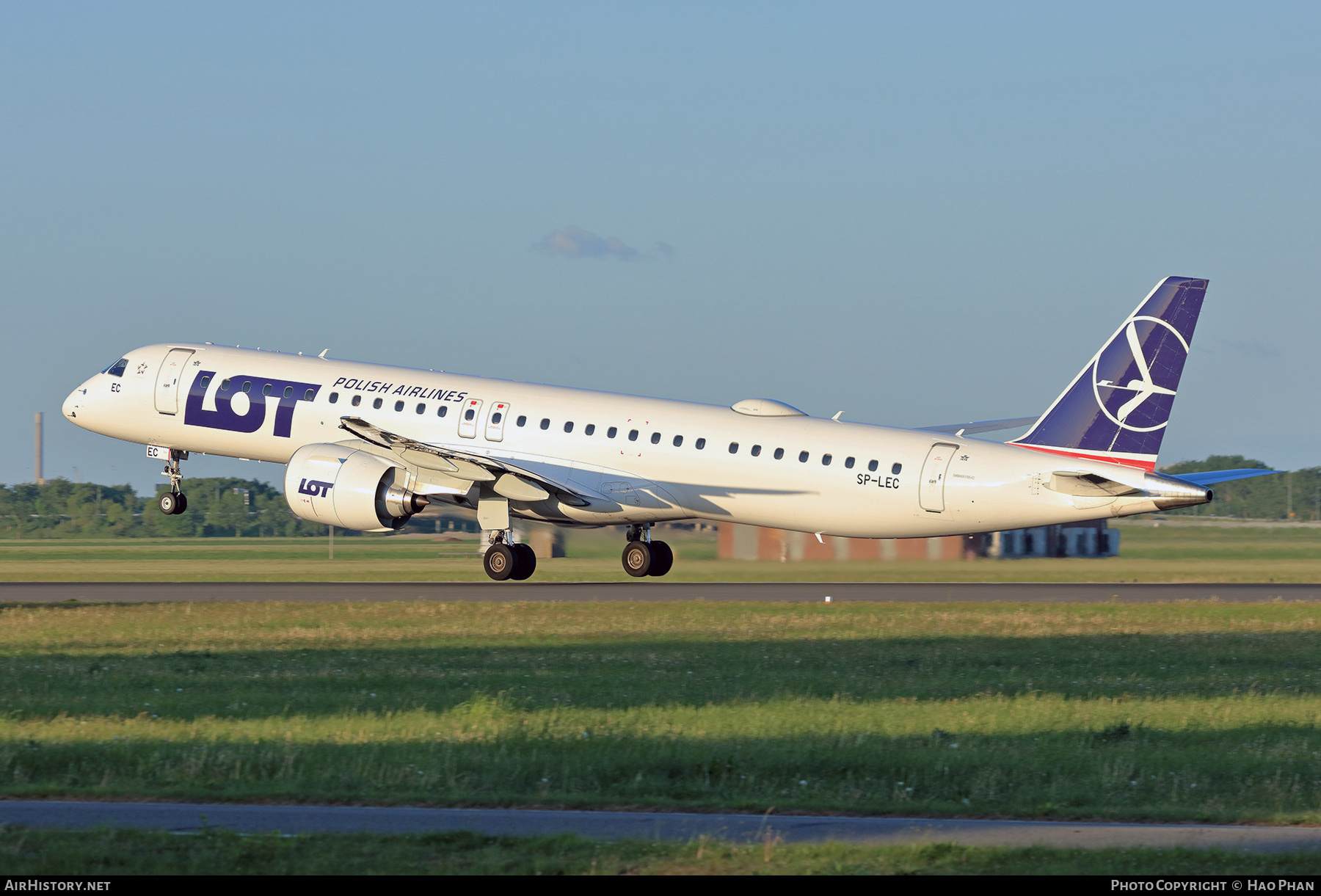 Aircraft Photo of SP-LEC | Embraer 195-E2 (ERJ-190-400 STD) | LOT Polish Airlines - Polskie Linie Lotnicze | AirHistory.net #814836