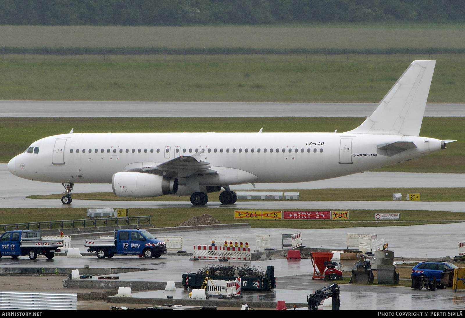 Aircraft Photo of LZ-LAD | Airbus A320-231 | AirHistory.net #814998
