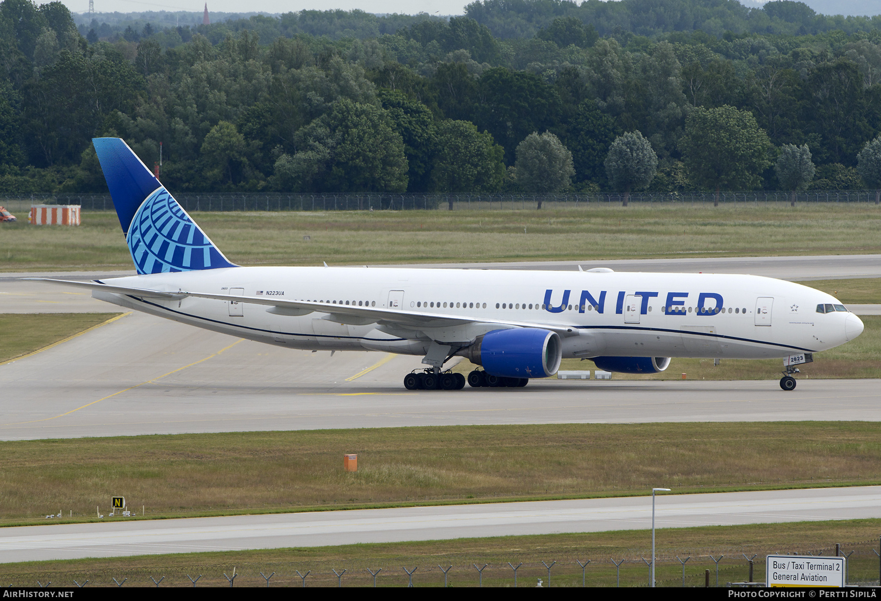 Aircraft Photo of N223UA | Boeing 777-222/ER | United Airlines | AirHistory.net #815001
