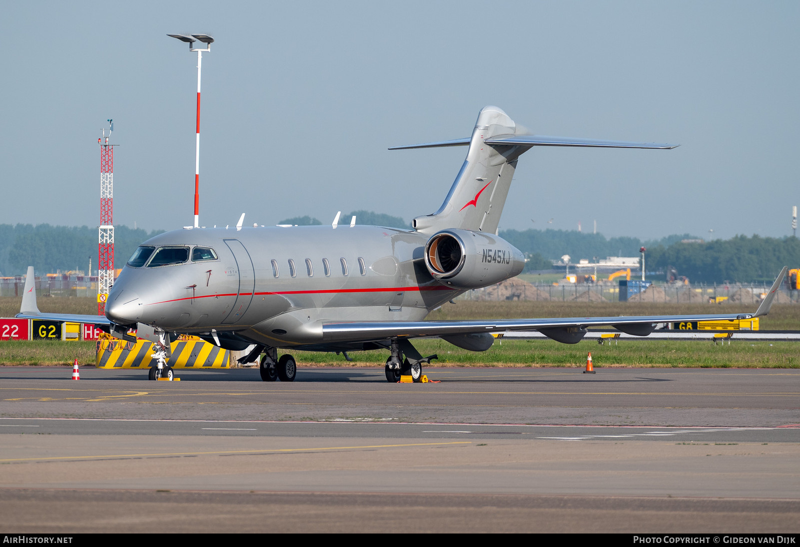 Aircraft Photo of N545XJ | Bombardier Challenger 300 (BD-100-1A10) | VistaJet | AirHistory.net #815015