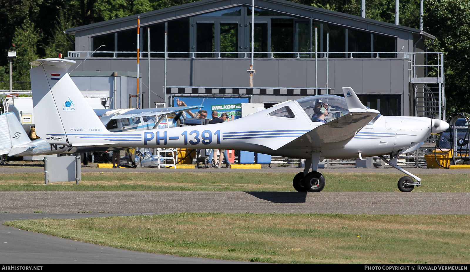 Aircraft Photo of PH-1391 | Diamond HK-36TC Super Dimona | MGC225 - Motor Glider Club 225 | AirHistory.net #815108