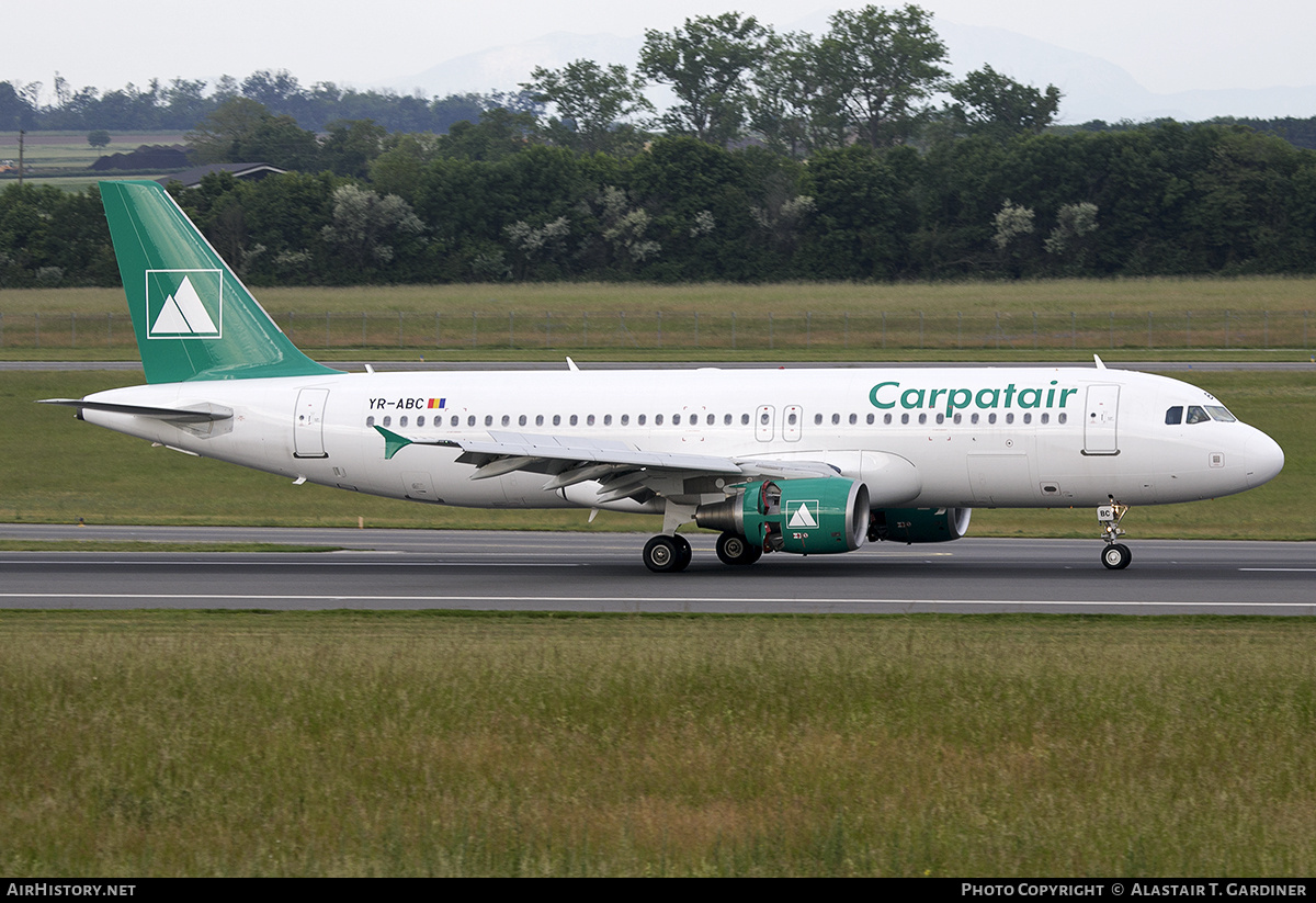 Aircraft Photo of YR-ABC | Airbus A320-216 | Carpatair | AirHistory.net #815199