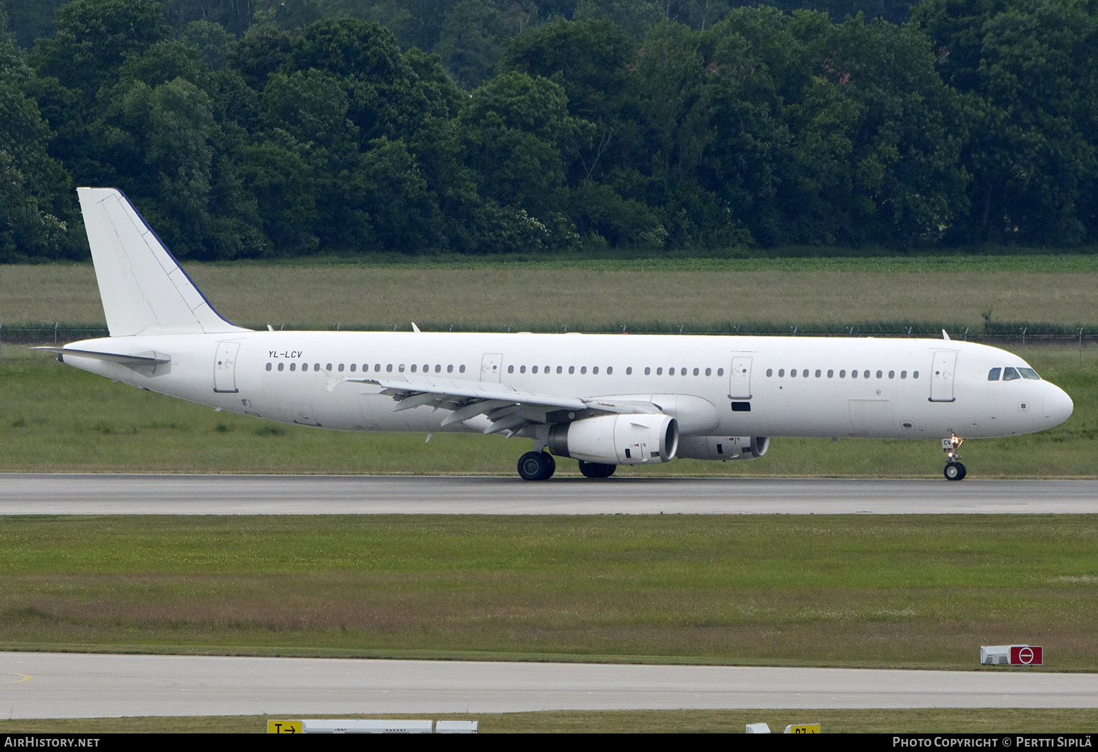 Aircraft Photo of YL-LCV | Airbus A321-231 | AirHistory.net #815203