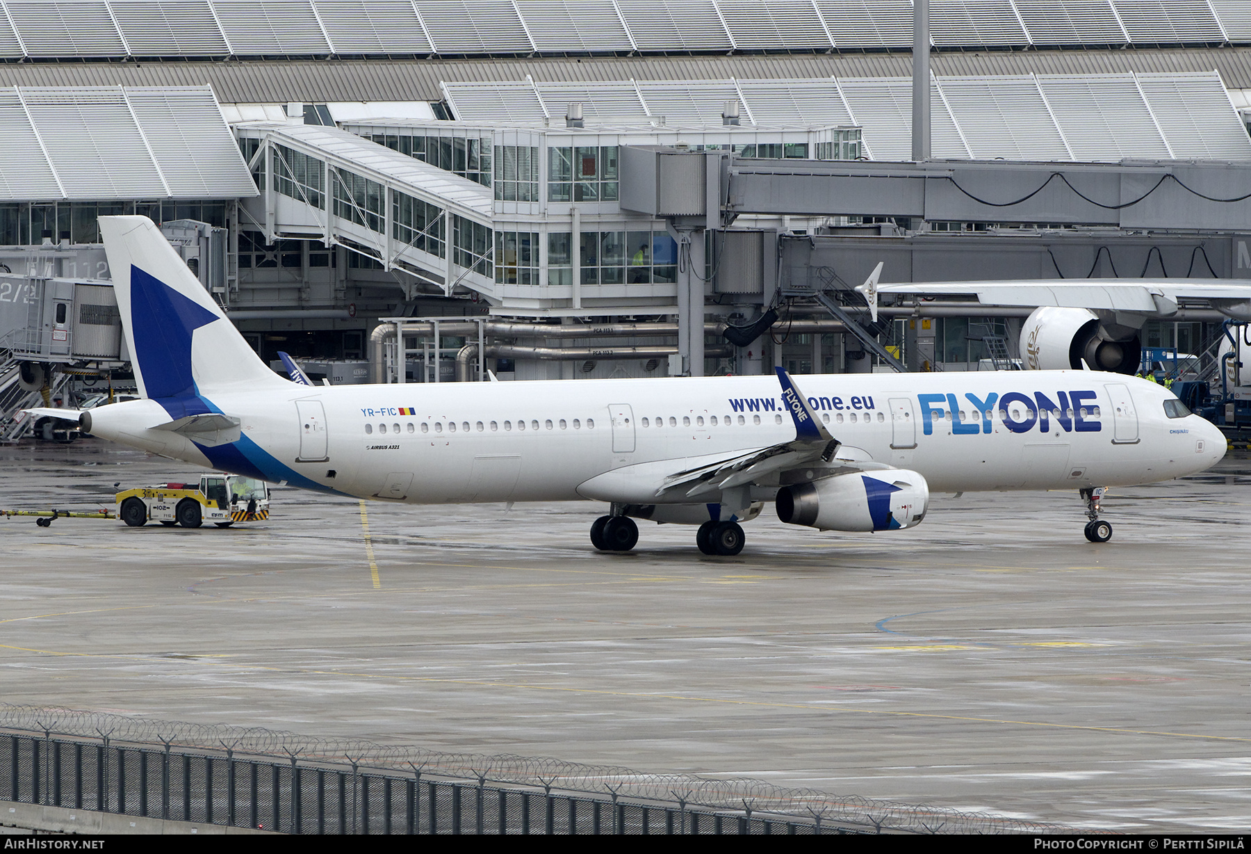 Aircraft Photo of YR-FIC | Airbus A321-231 | FlyOne | AirHistory.net #815205