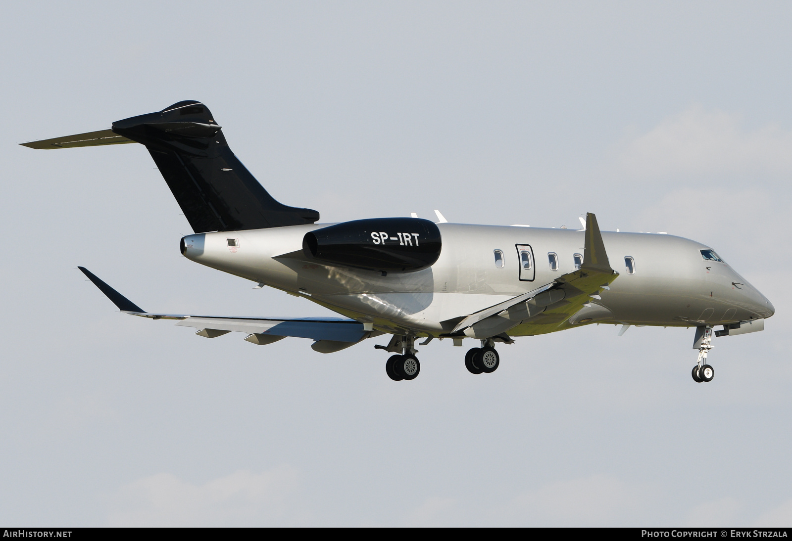 Aircraft Photo of SP-IRT | Bombardier Challenger 3500 (BD-100-1A10) | AirHistory.net #815483