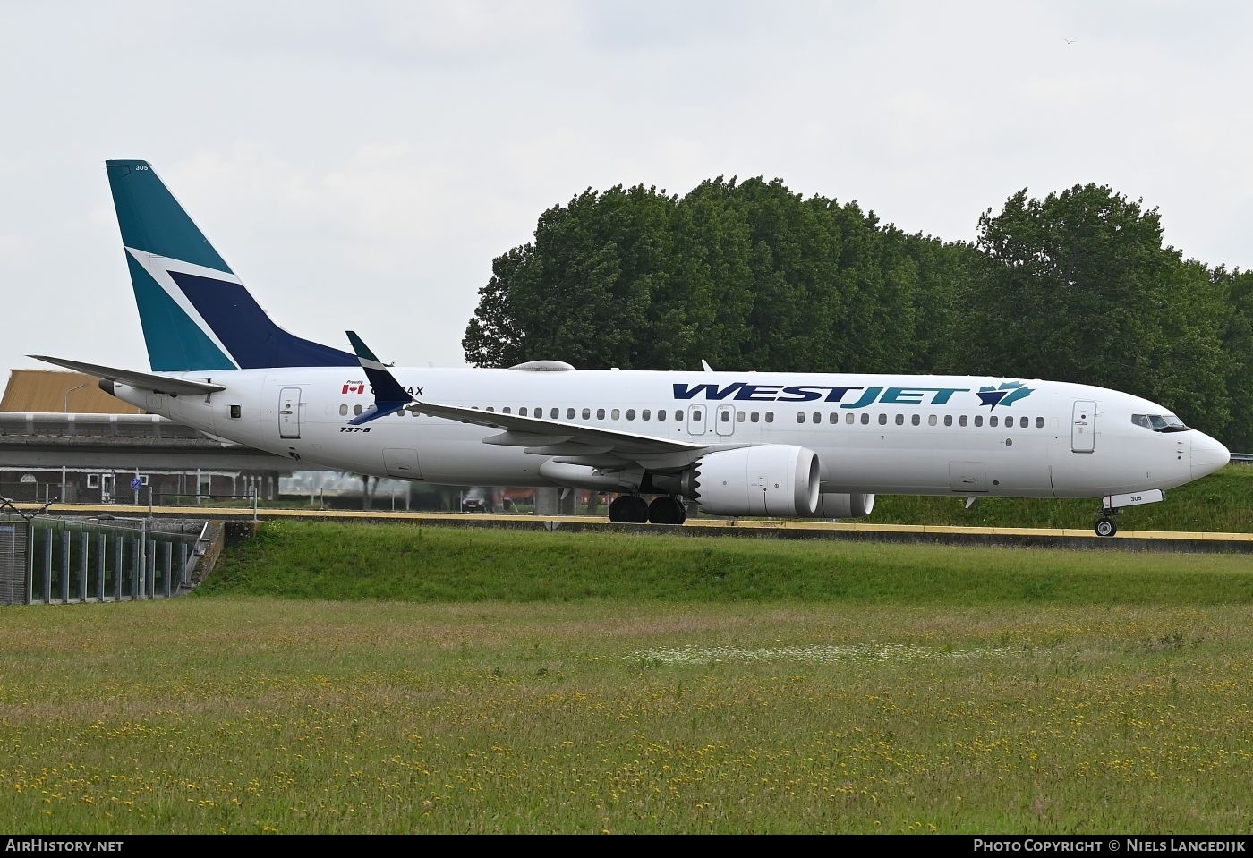 Aircraft Photo of C-GRAX | Boeing 737-8 Max 8 | WestJet | AirHistory.net #815646